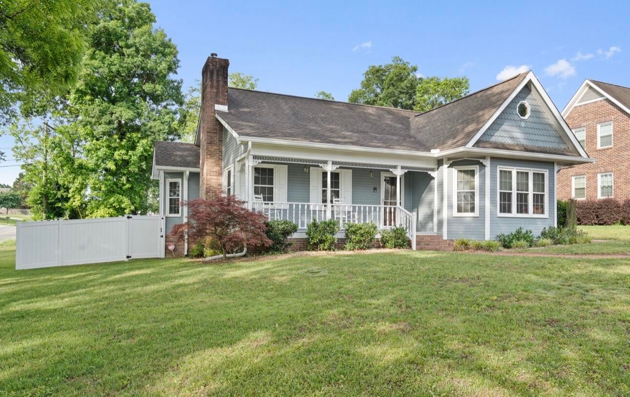 105 Barker Lane NW