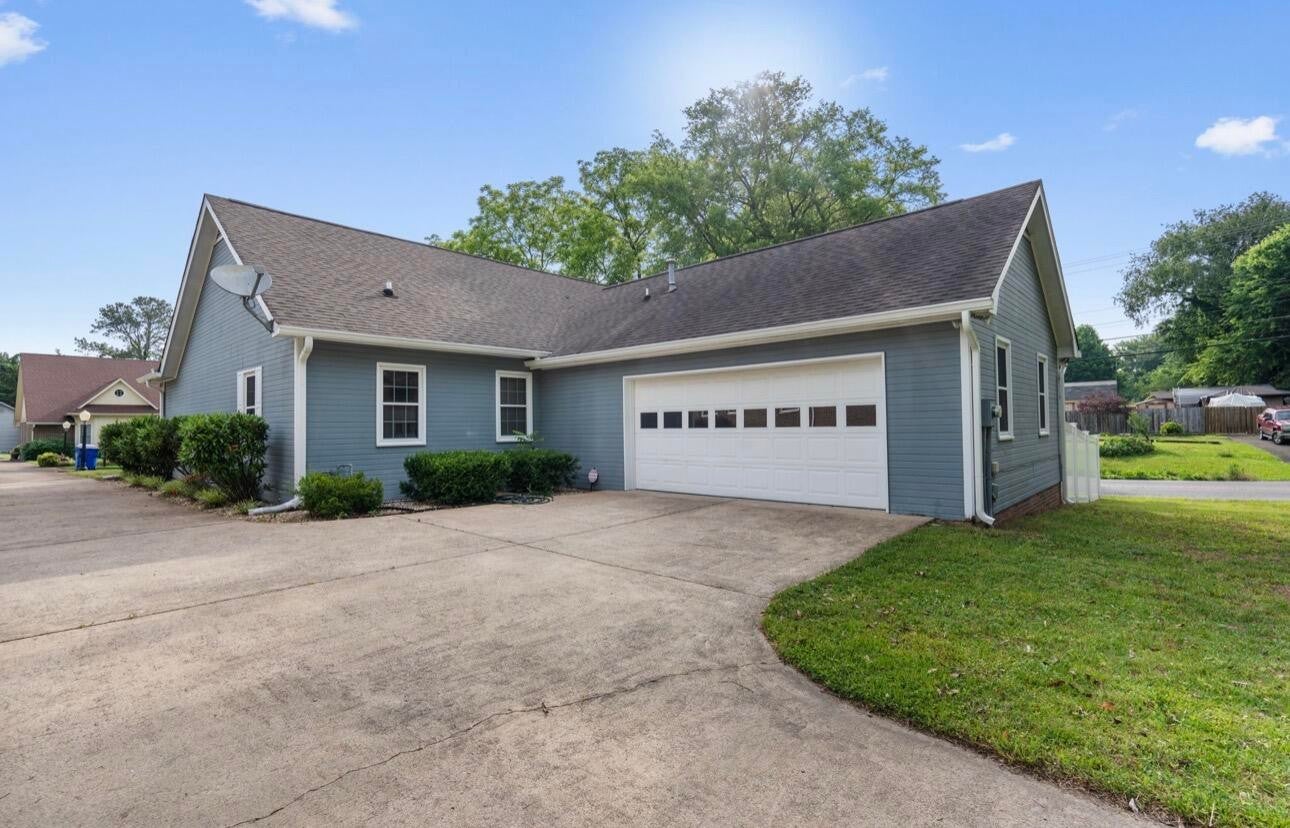 105 Barker Lane NW