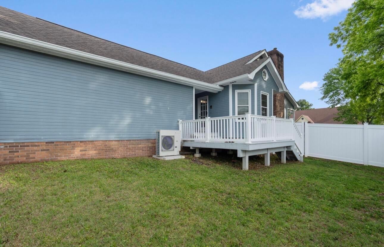 105 Barker Lane NW