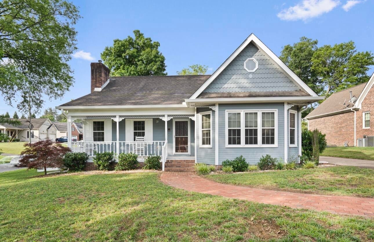 105 Barker Lane NW