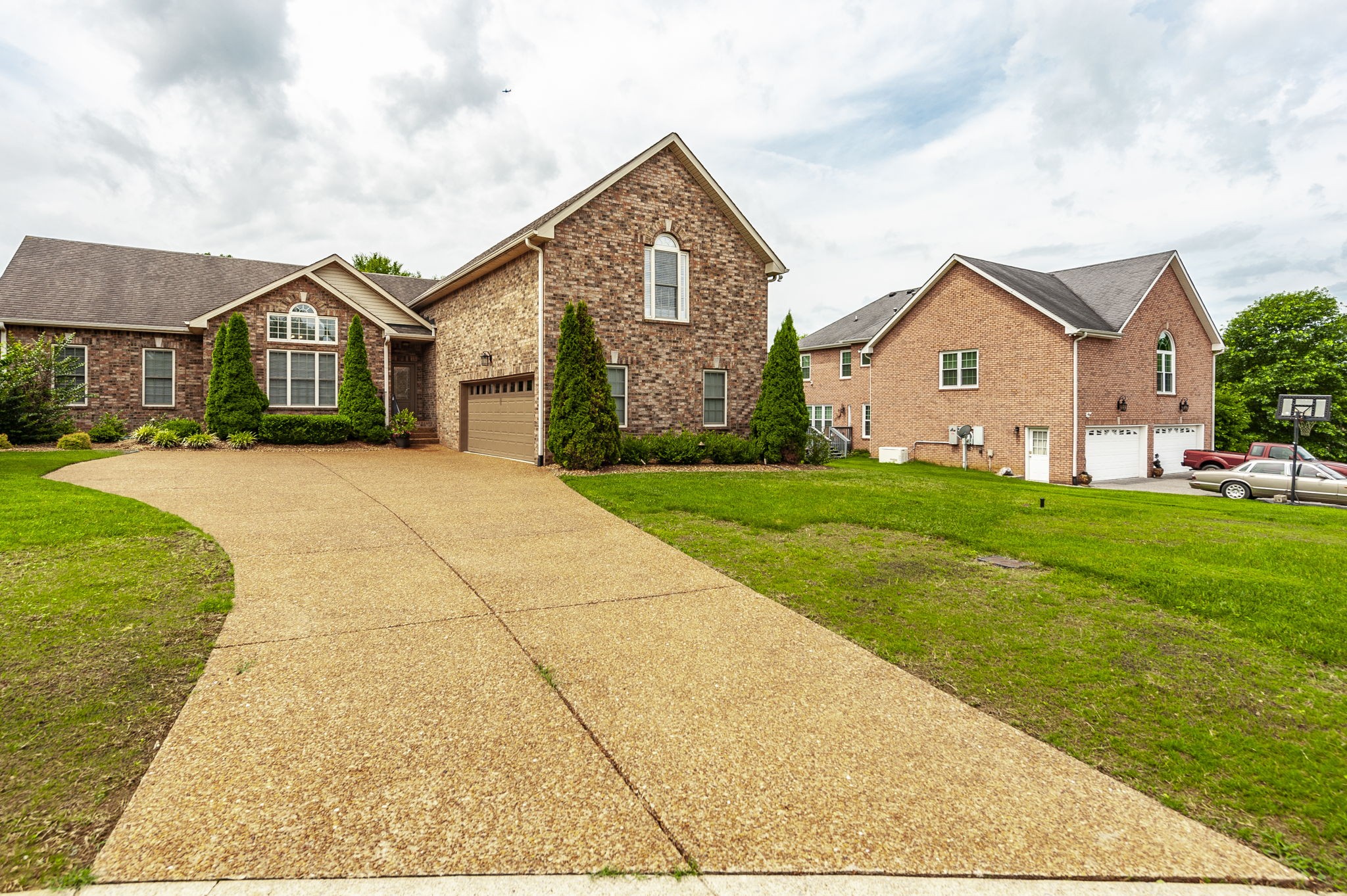 1002 Thistle Ct
