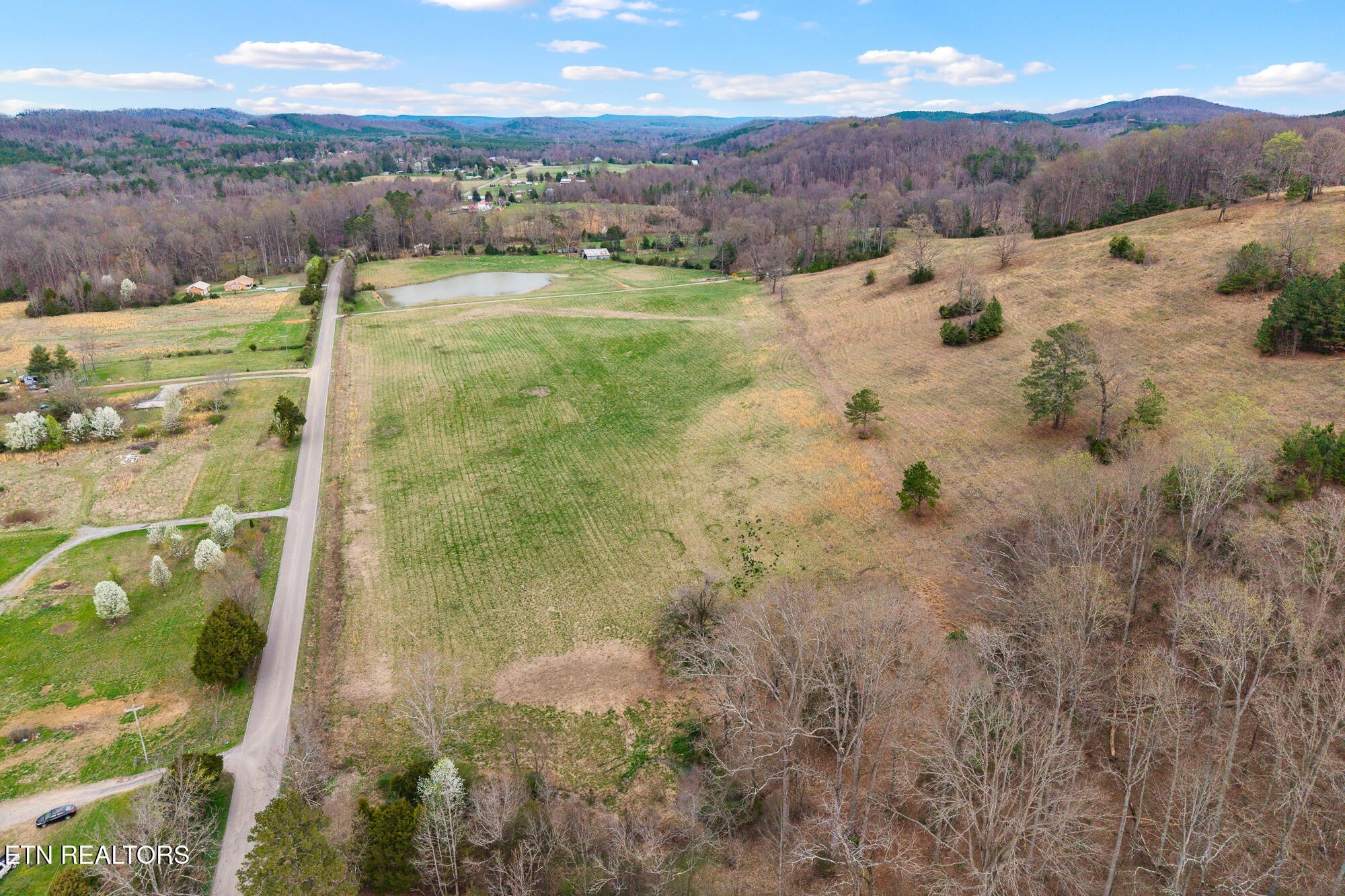 6 N Nopone Valley Rd