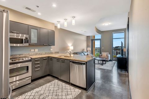 Photo of 1510 Demonbreun St #1401, Nashville, TN 37203 (MLS # 2936928)