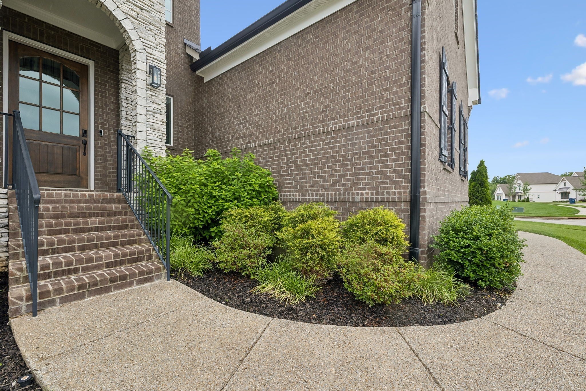 3213 Cherry Jack Ln, Thompsons Station TN 37179 5-bed home, photo 2 of 60