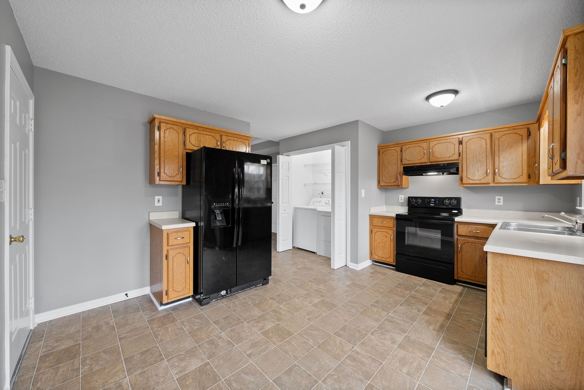 Clarksville, Tennessee 37042, United States, 3 Bedrooms Bedrooms, ,2 BathroomsBathrooms,Residential,Active,85883