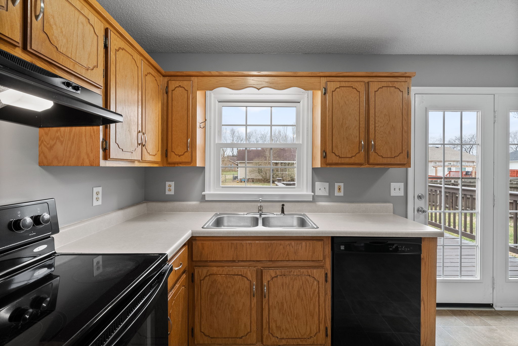 Clarksville, Tennessee 37042, United States, 3 Bedrooms Bedrooms, ,2 BathroomsBathrooms,Residential,Active,85883