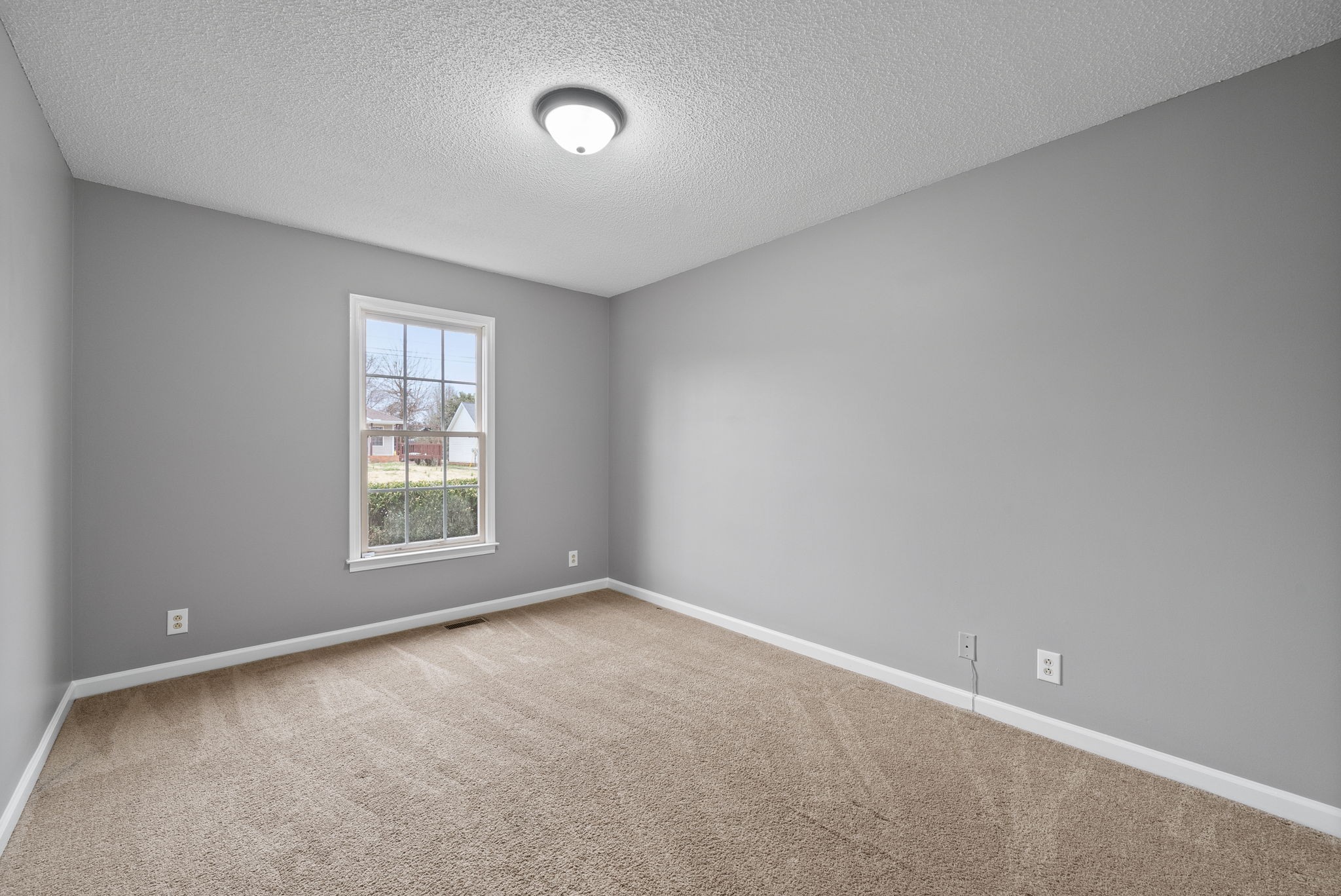 Clarksville, Tennessee 37042, United States, 3 Bedrooms Bedrooms, ,2 BathroomsBathrooms,Residential,Active,85883