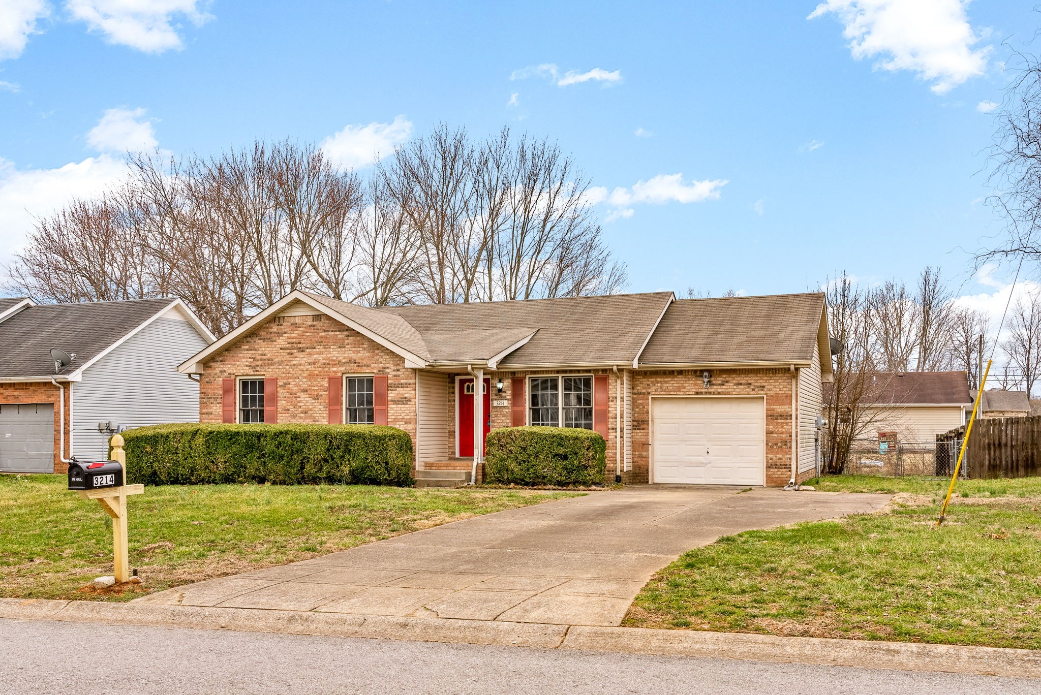 Clarksville, Tennessee 37042, United States, 3 Bedrooms Bedrooms, ,2 BathroomsBathrooms,Residential,Active,85883