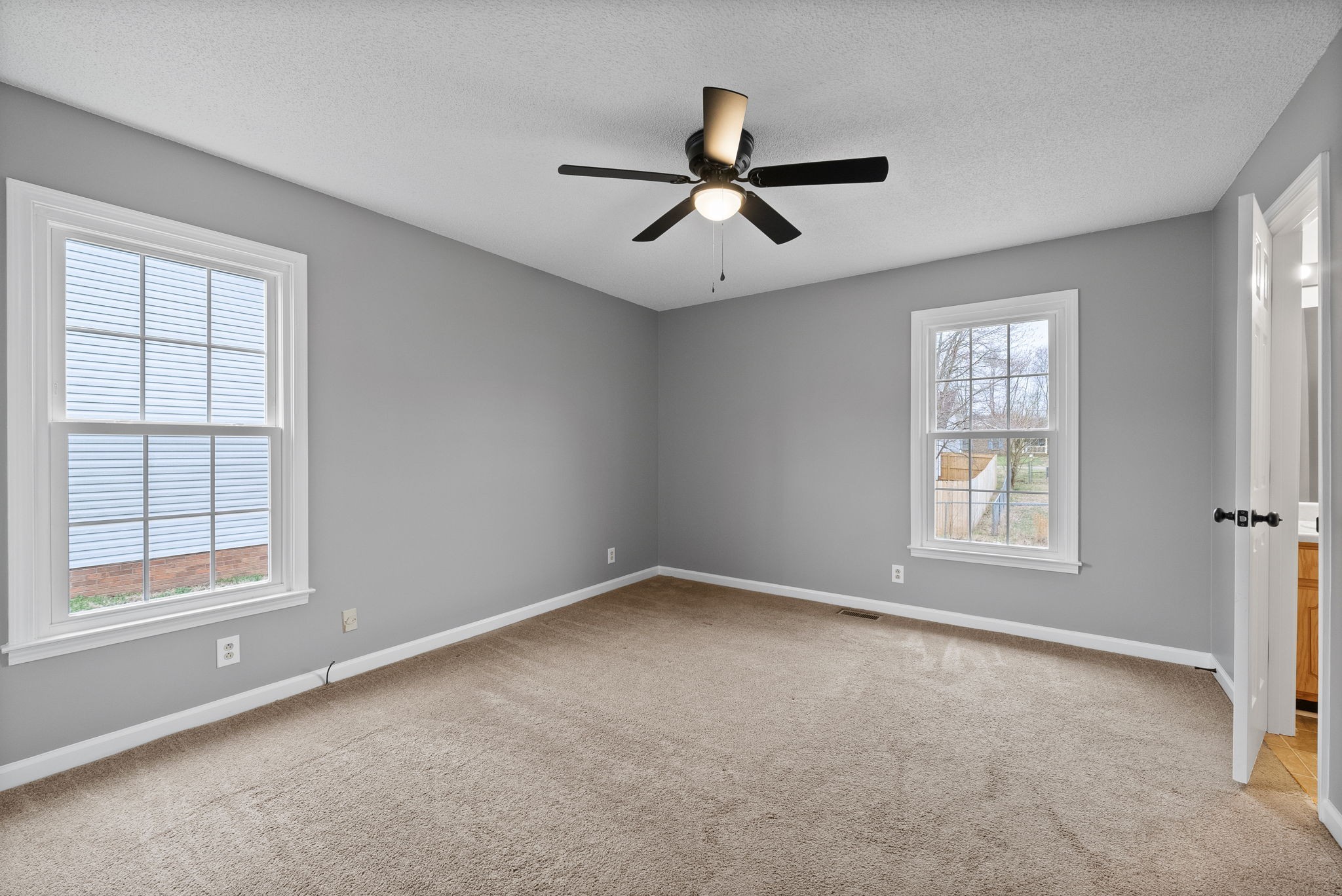 Clarksville, Tennessee 37042, United States, 3 Bedrooms Bedrooms, ,2 BathroomsBathrooms,Residential,Active,85883