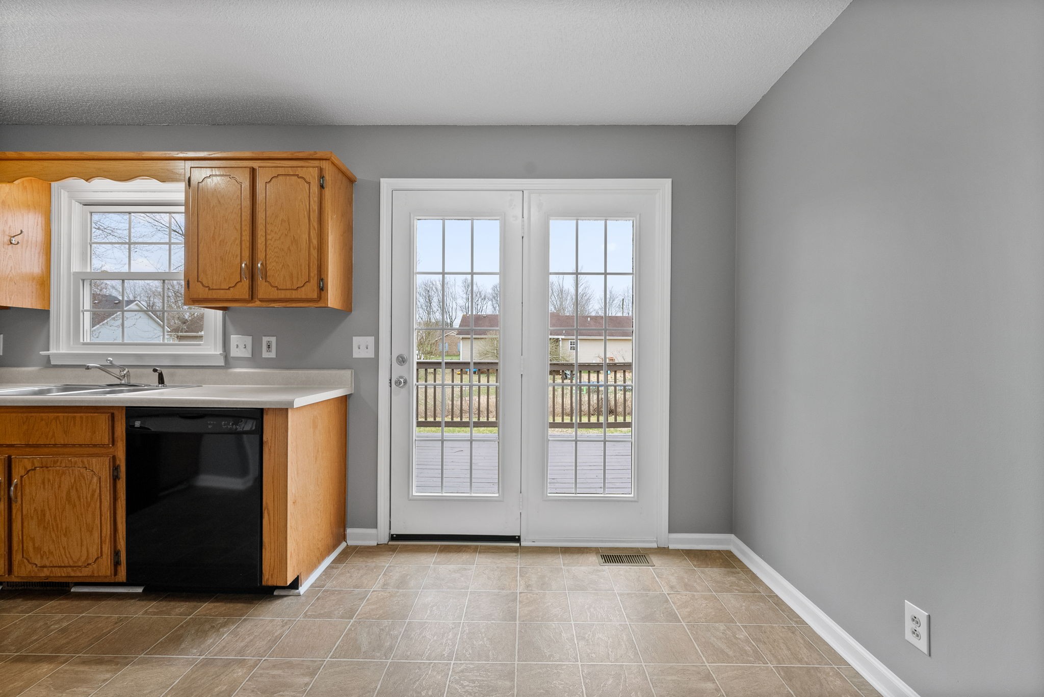 Clarksville, Tennessee 37042, United States, 3 Bedrooms Bedrooms, ,2 BathroomsBathrooms,Residential,Active,85883