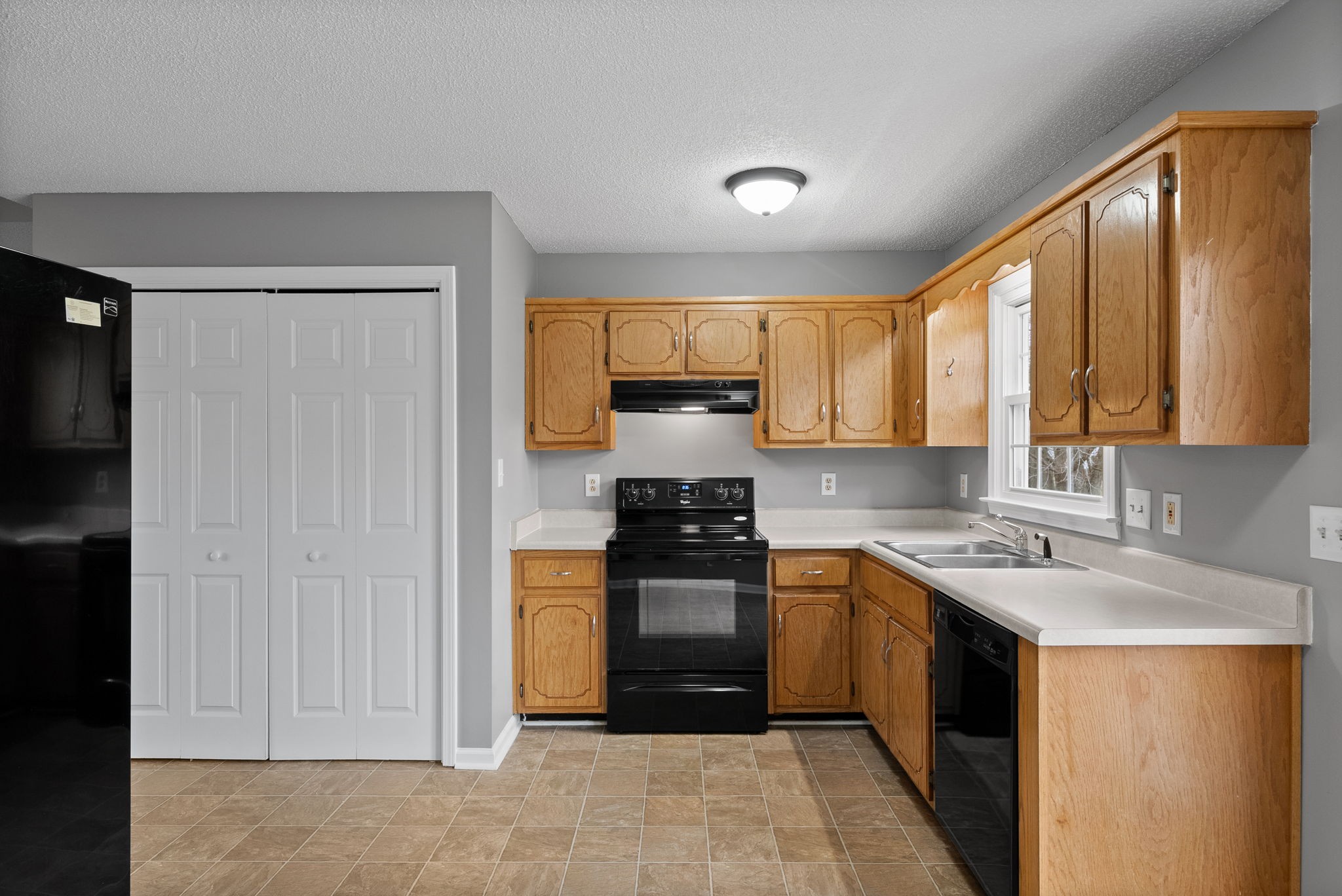 Clarksville, Tennessee 37042, United States, 3 Bedrooms Bedrooms, ,2 BathroomsBathrooms,Residential,Active,85883