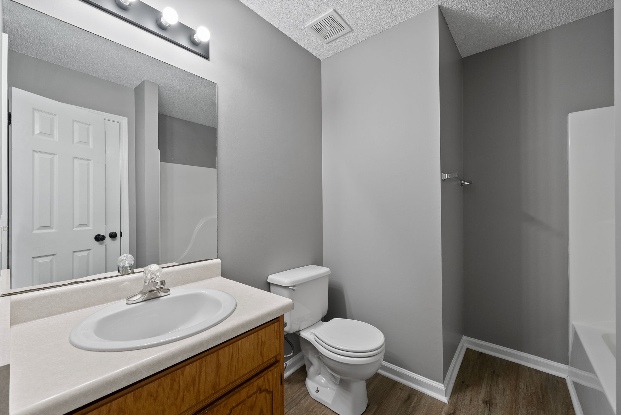 Clarksville, Tennessee 37042, United States, 3 Bedrooms Bedrooms, ,2 BathroomsBathrooms,Residential,Active,85883