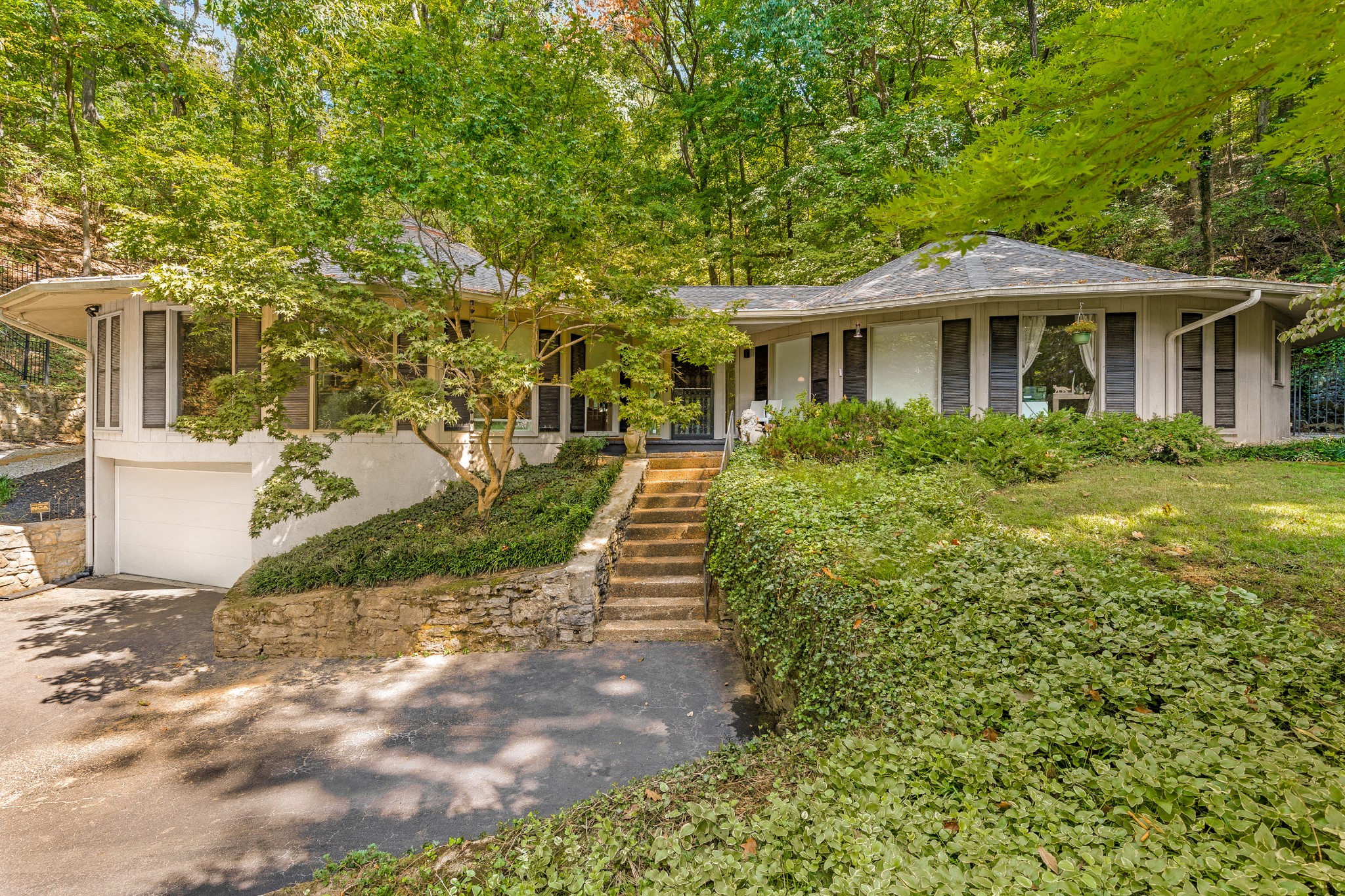 5856 Beauregard Dr
