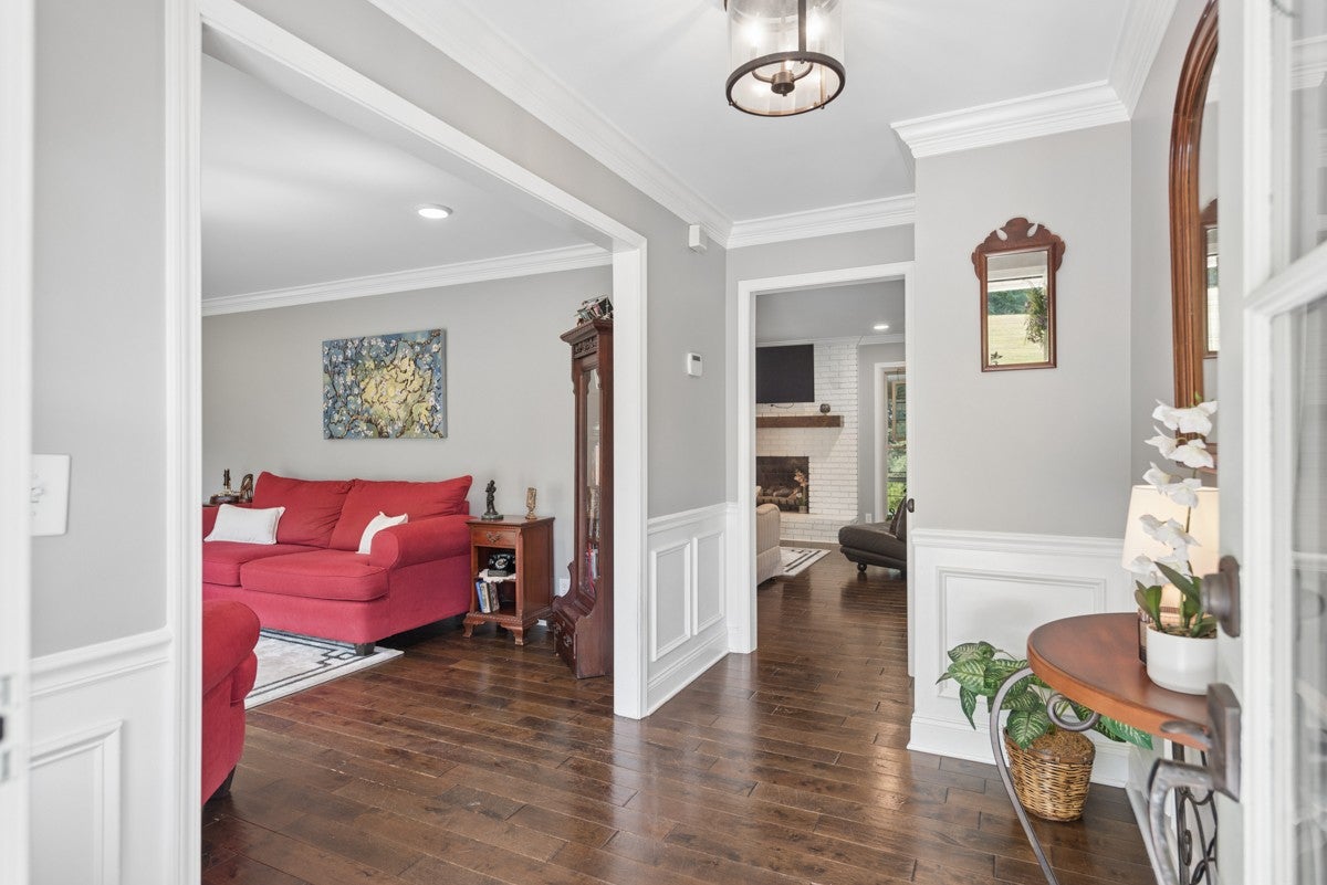 2221 Castlewood Dr