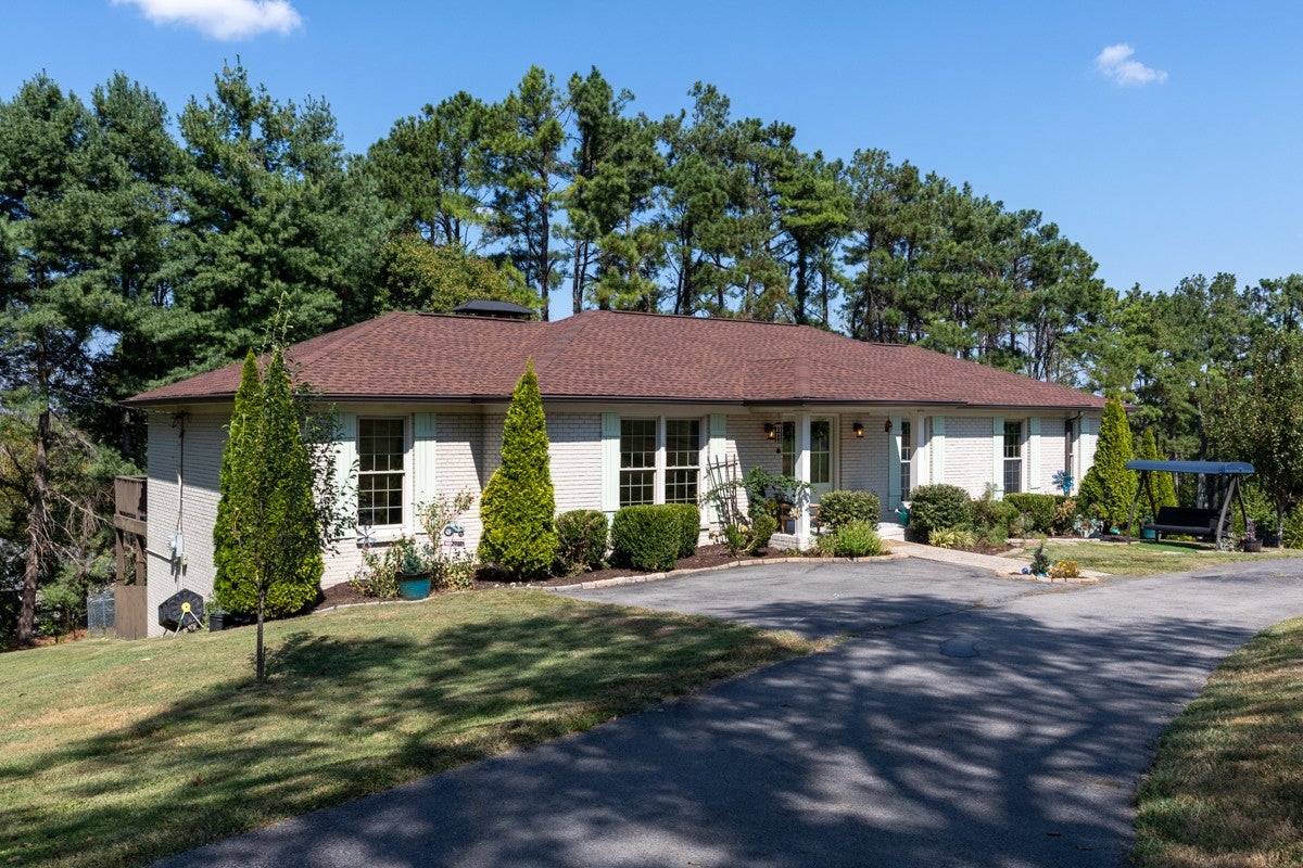 2221 Castlewood Dr