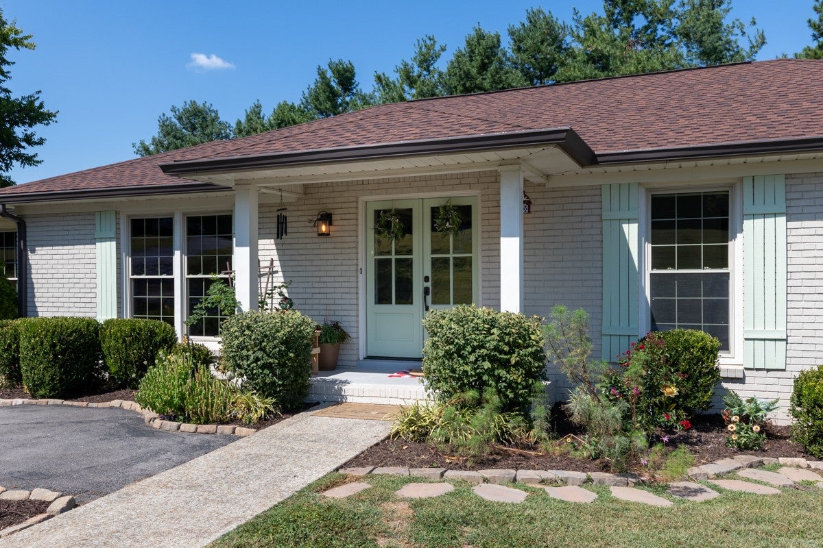 2221 Castlewood Dr