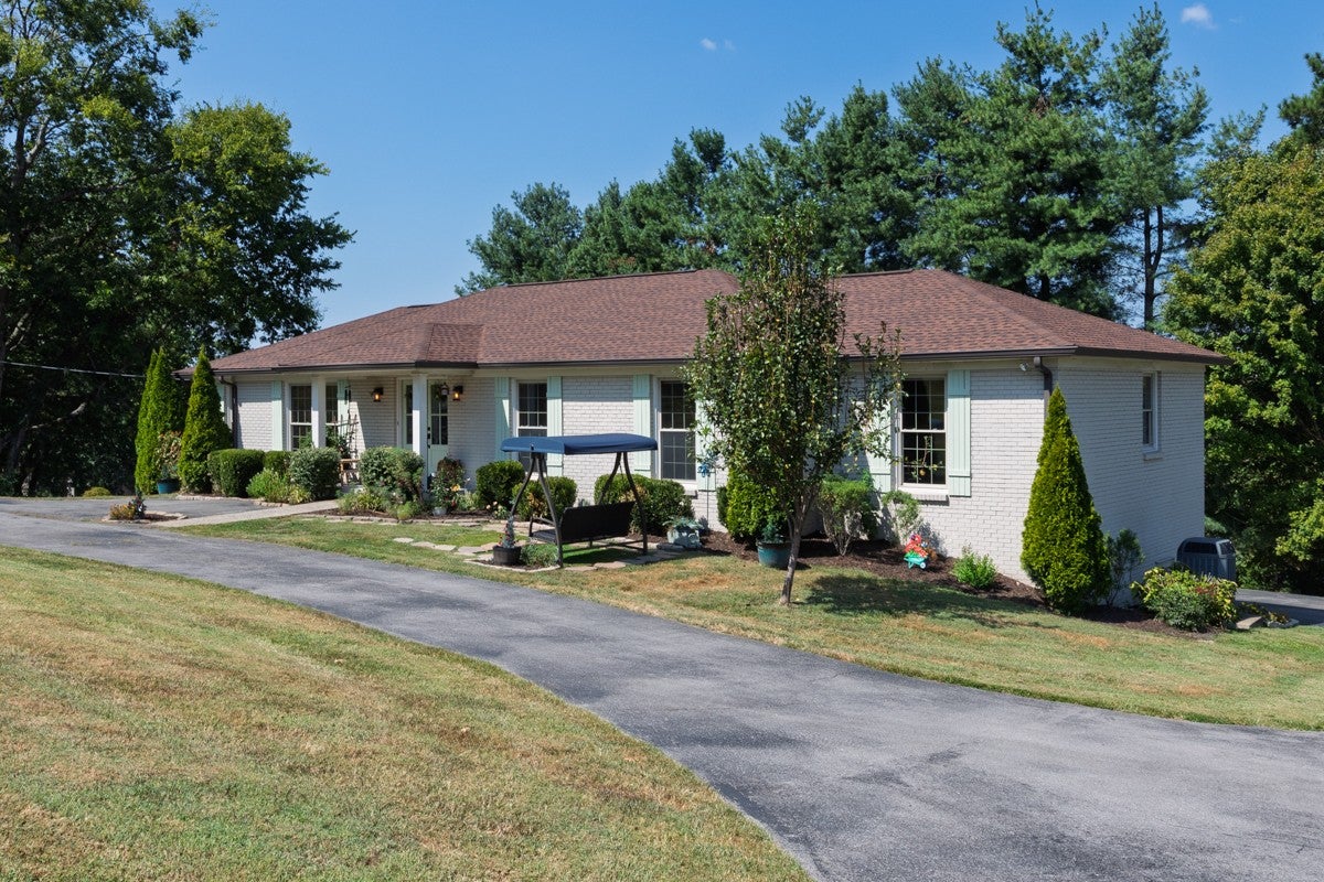 2221 Castlewood Dr