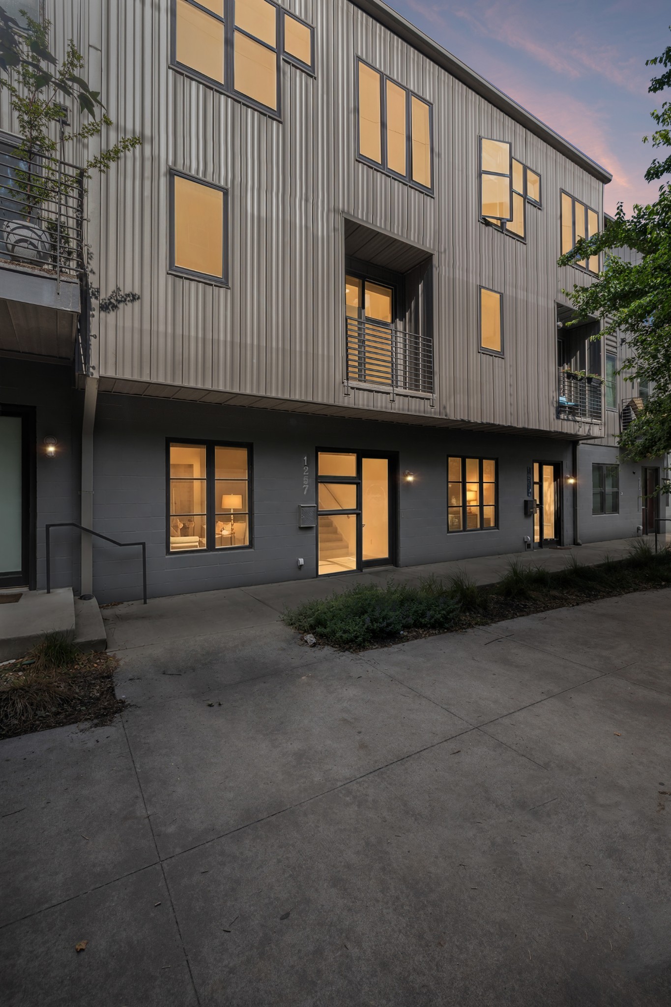 1257 Martin St