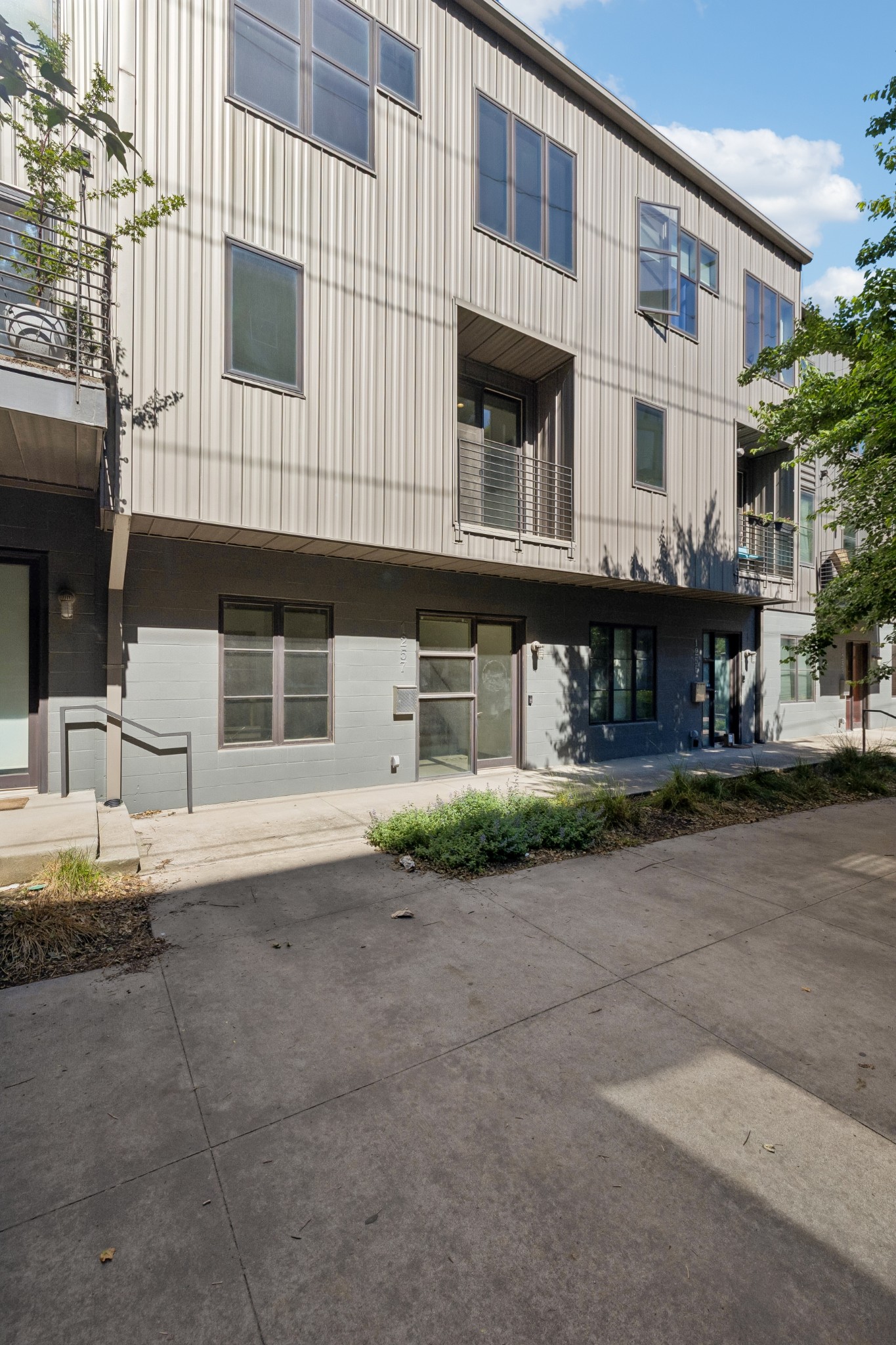 1257 Martin St