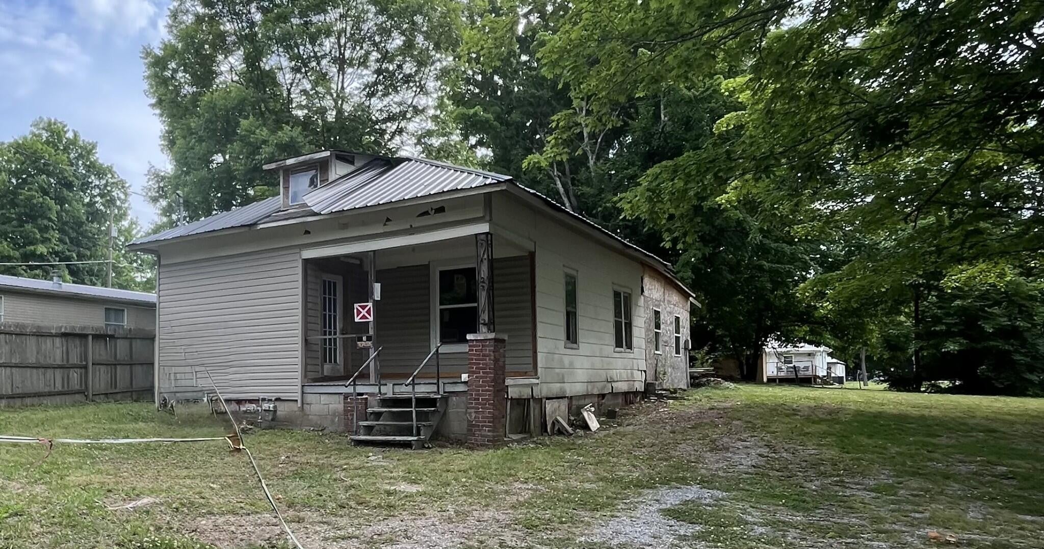 1505 Railroad Avenue