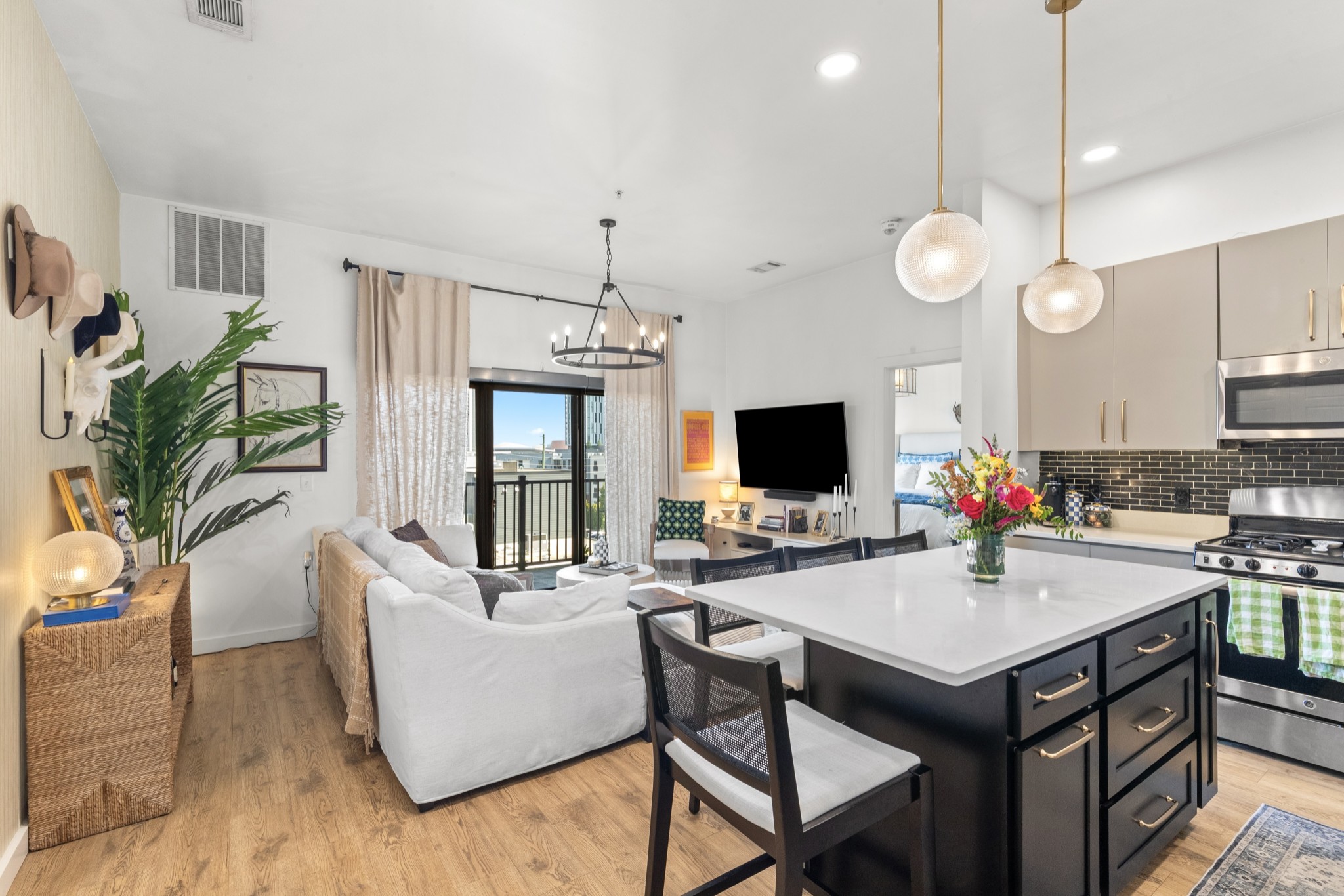 1002 Division St 306