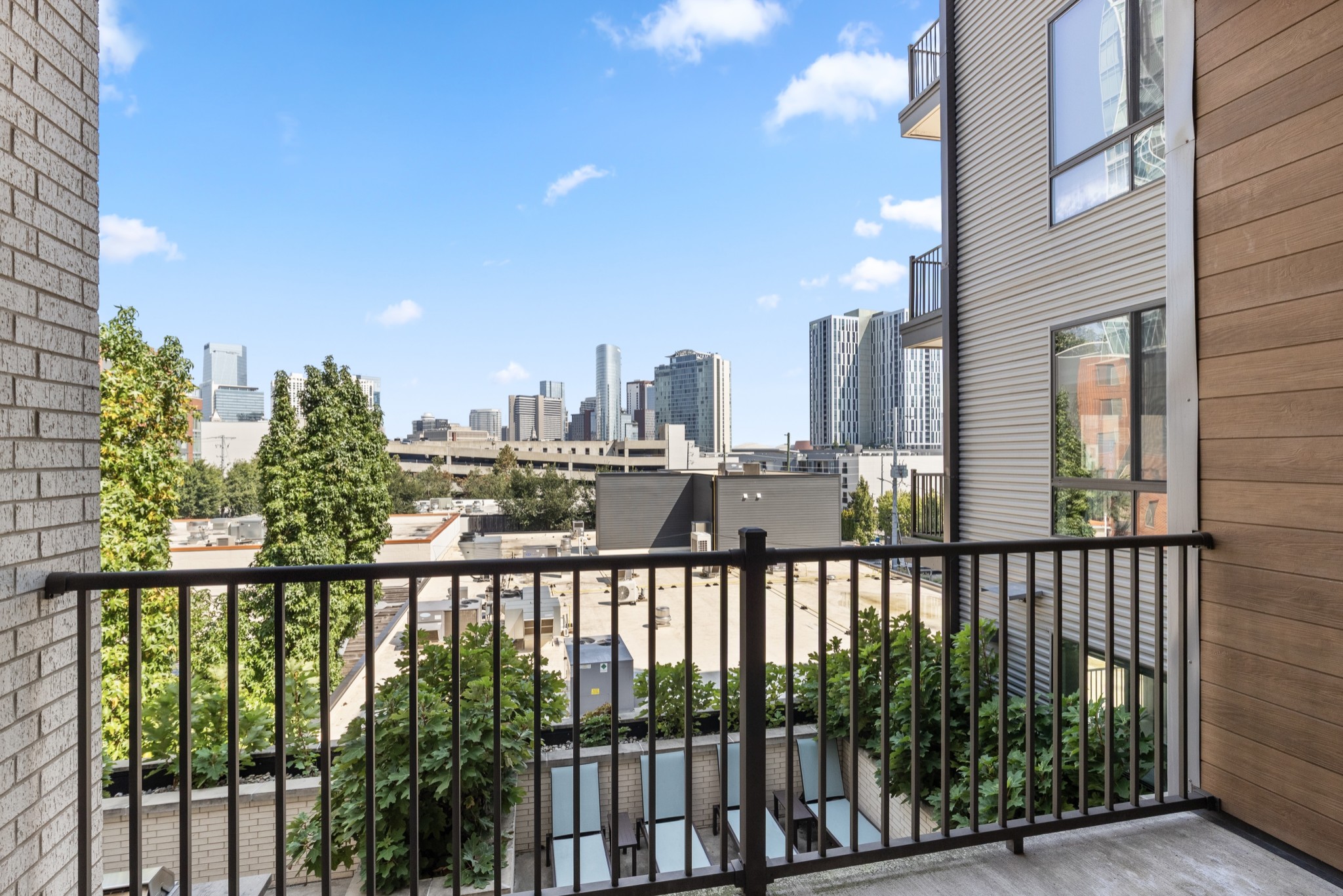 1002 Division St 306