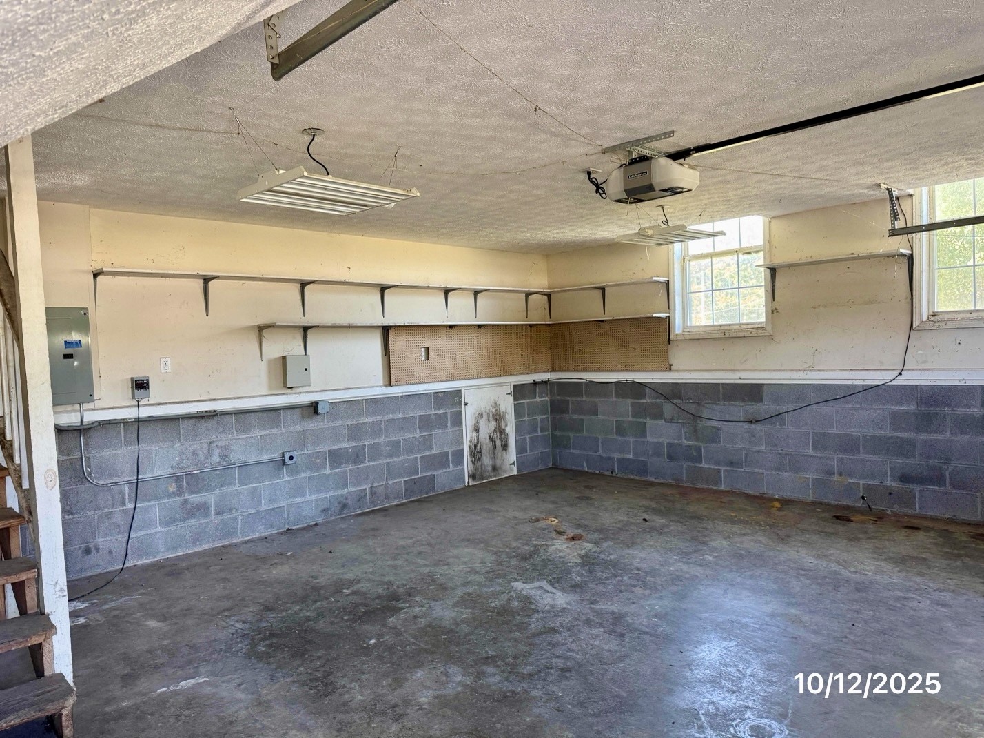 1049 Moncrief Cir