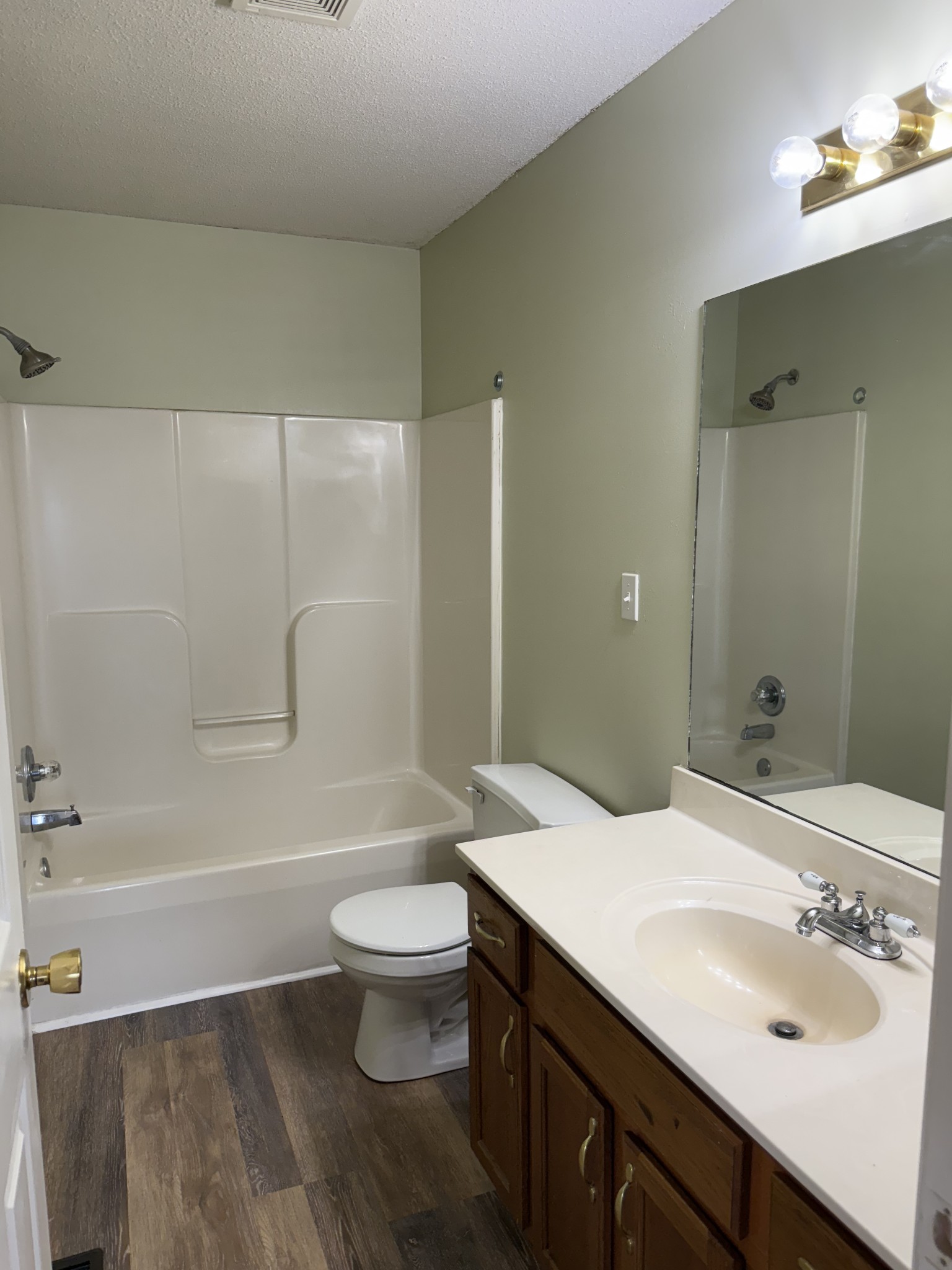 261 N Bombay Ct