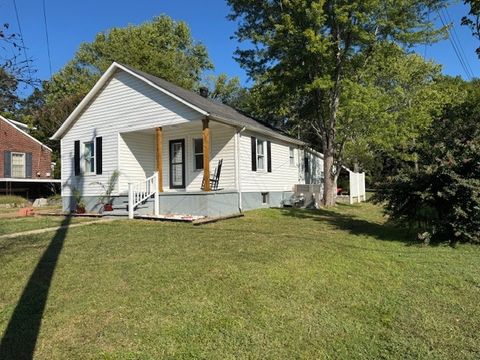 Photo of 109 Swan Ave, Hohenwald, TN 38462 (MLS # 2994810)