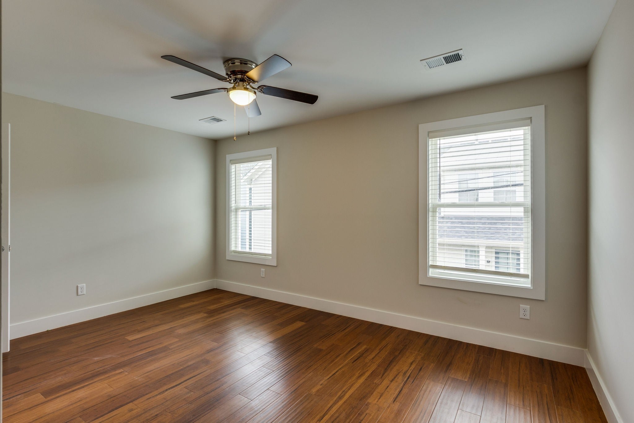 4-bed home for rent in Nashville, TN 37209, 5906a Morrow Rd 5906a Morrow Rd, Nashville TN 37209 4-bed home, photo 4 of 13