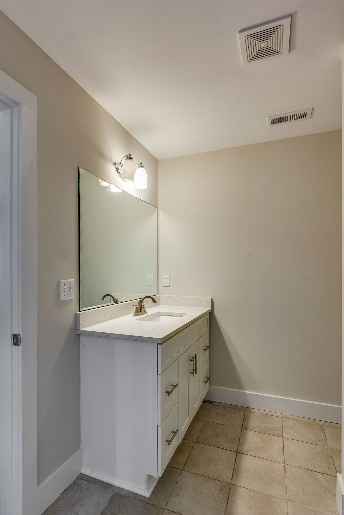4-bed home for rent in Nashville, TN 37209, 5906a Morrow Rd 5906a Morrow Rd, Nashville TN 37209 4-bed home, photo 5 of 13