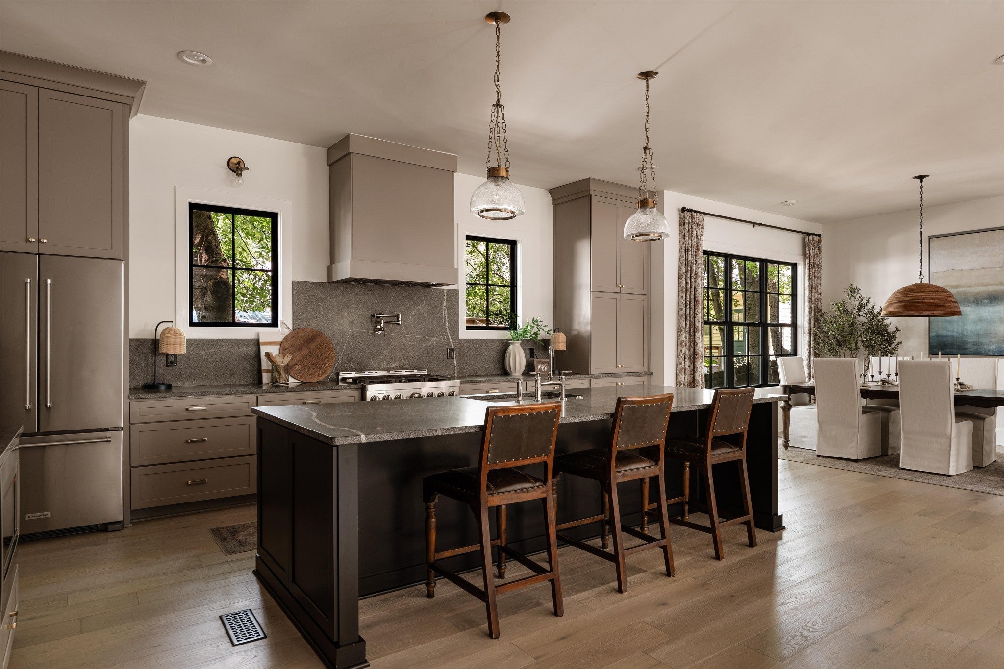 6-bed listing at 122 38th Ave N, Nashville