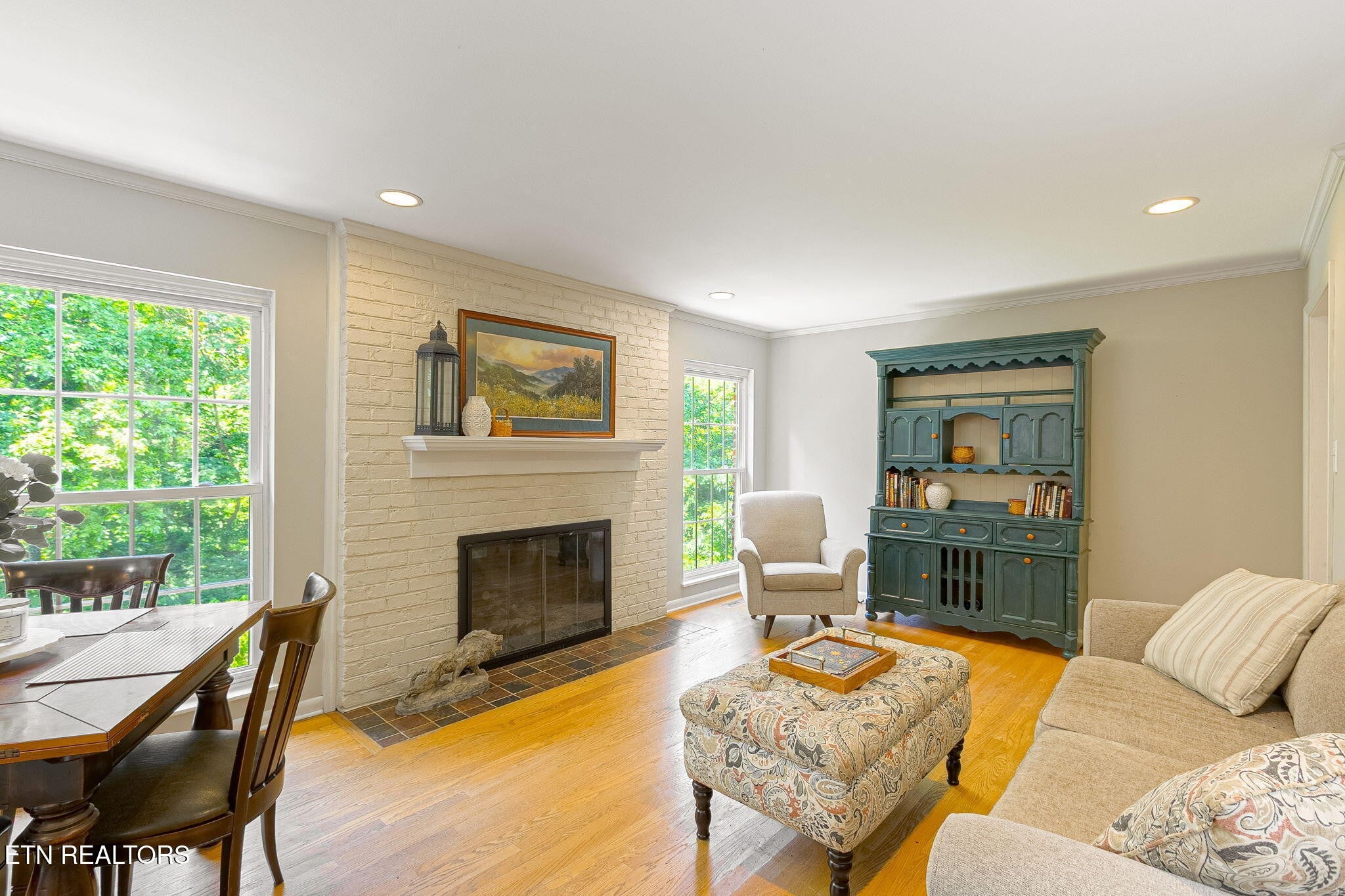 313 Forest Oak Drive