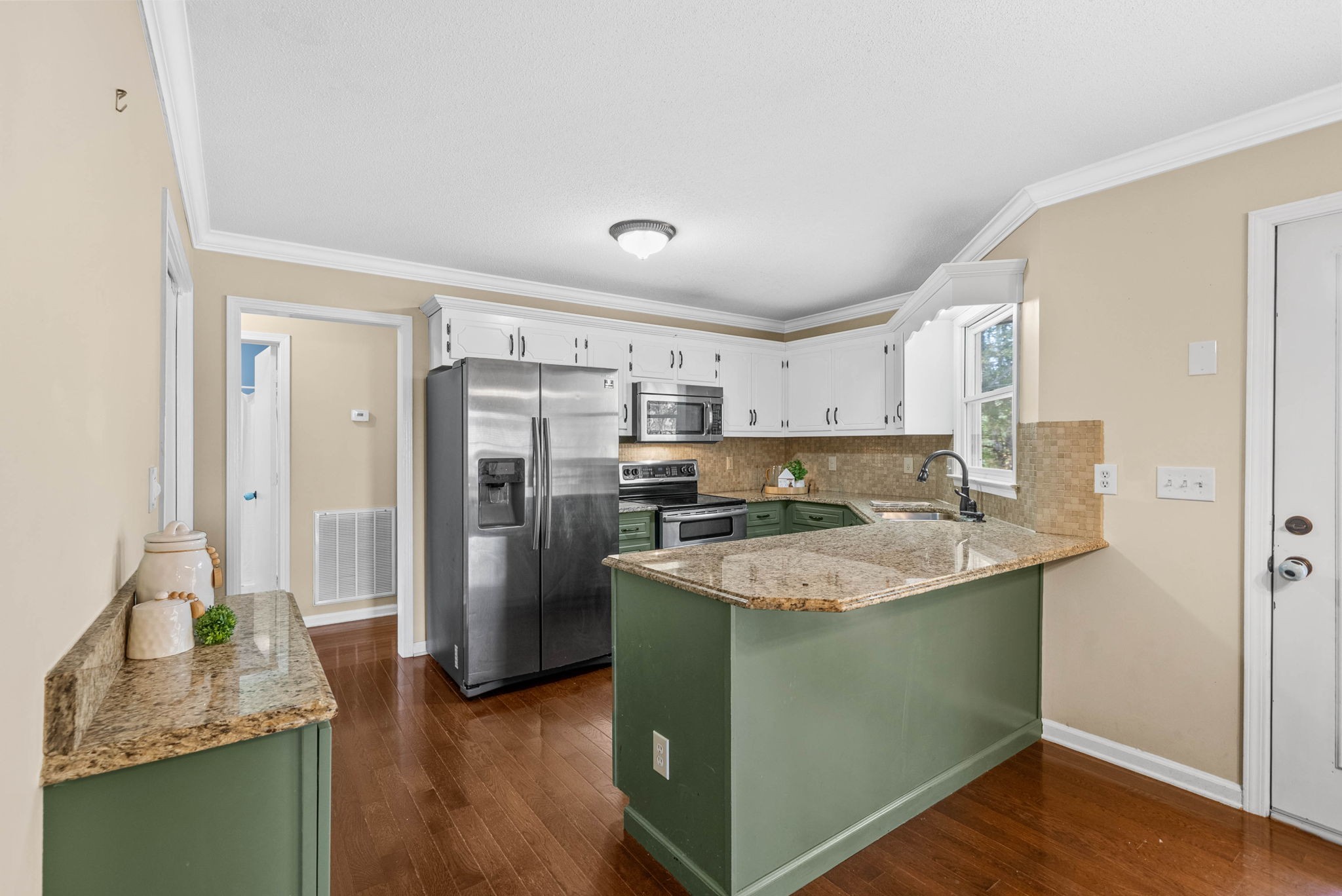 Clarksville, Tennessee 37042, United States, 3 Bedrooms Bedrooms, ,3 BathroomsBathrooms,Residential,Active,236312