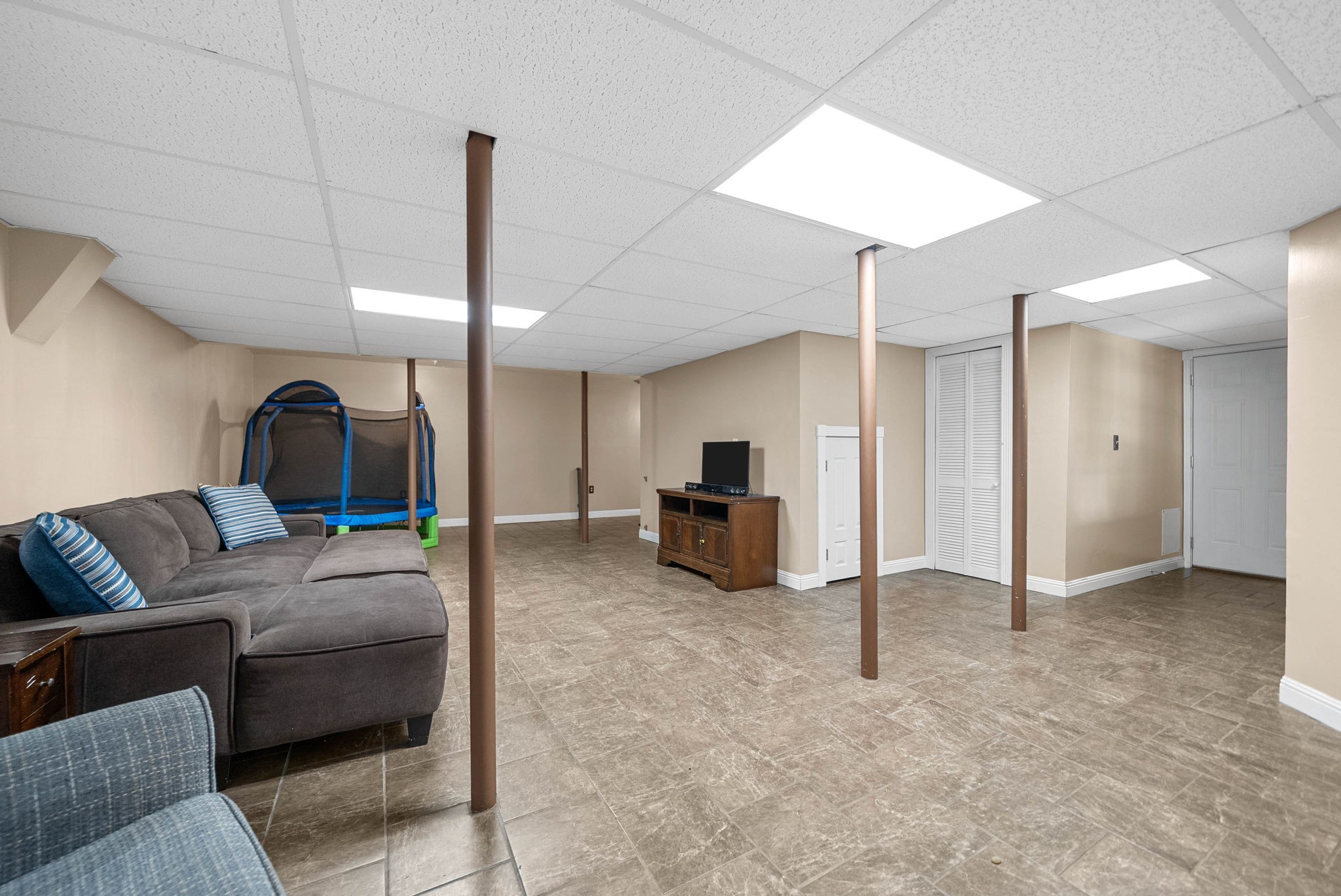 Clarksville, Tennessee 37042, United States, 3 Bedrooms Bedrooms, ,3 BathroomsBathrooms,Residential,Active,236312