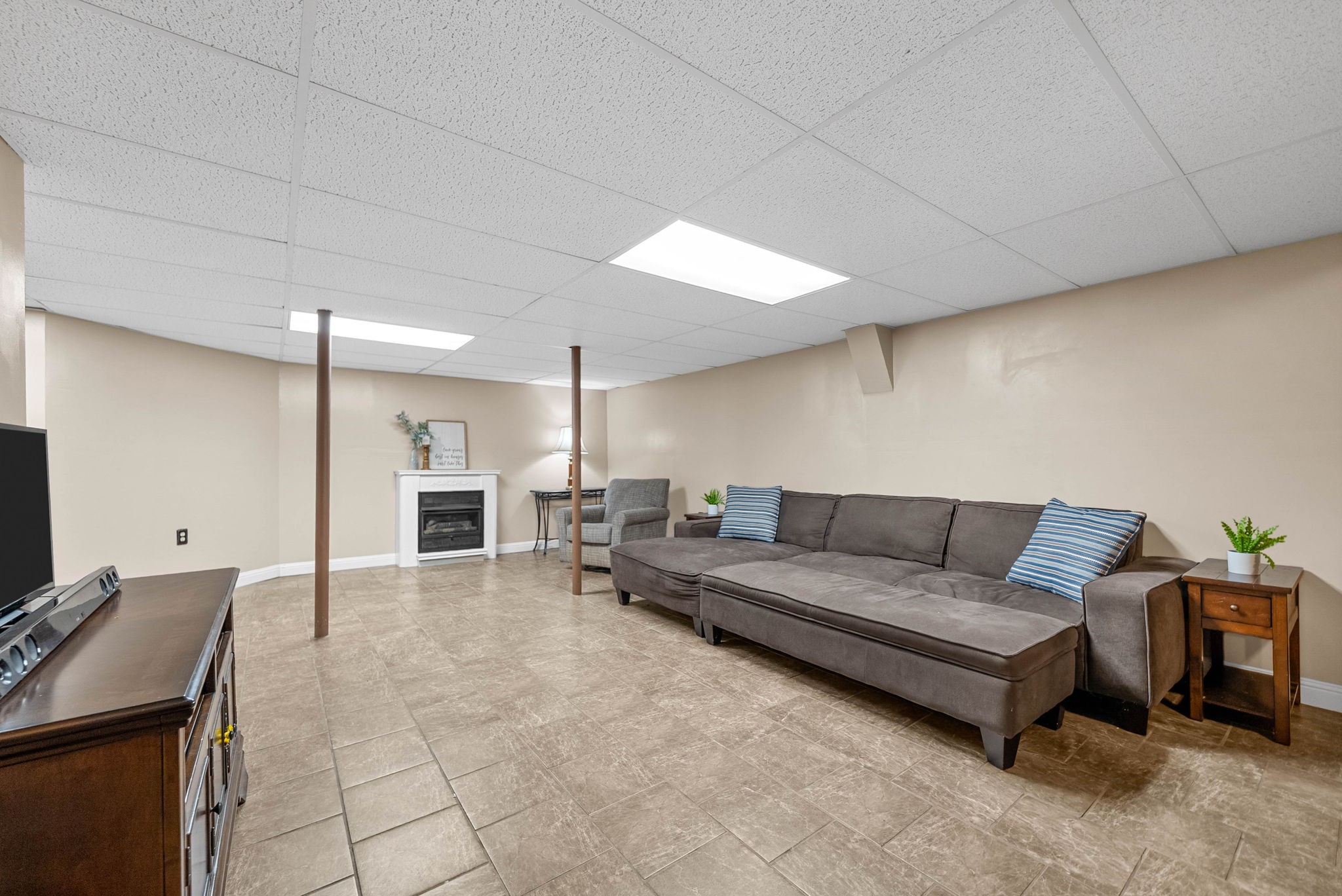 Clarksville, Tennessee 37042, United States, 3 Bedrooms Bedrooms, ,3 BathroomsBathrooms,Residential,Active,236312