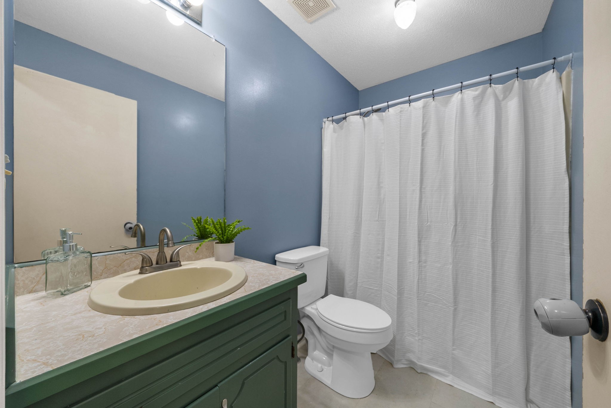 Clarksville, Tennessee 37042, United States, 3 Bedrooms Bedrooms, ,3 BathroomsBathrooms,Residential,Active,236312