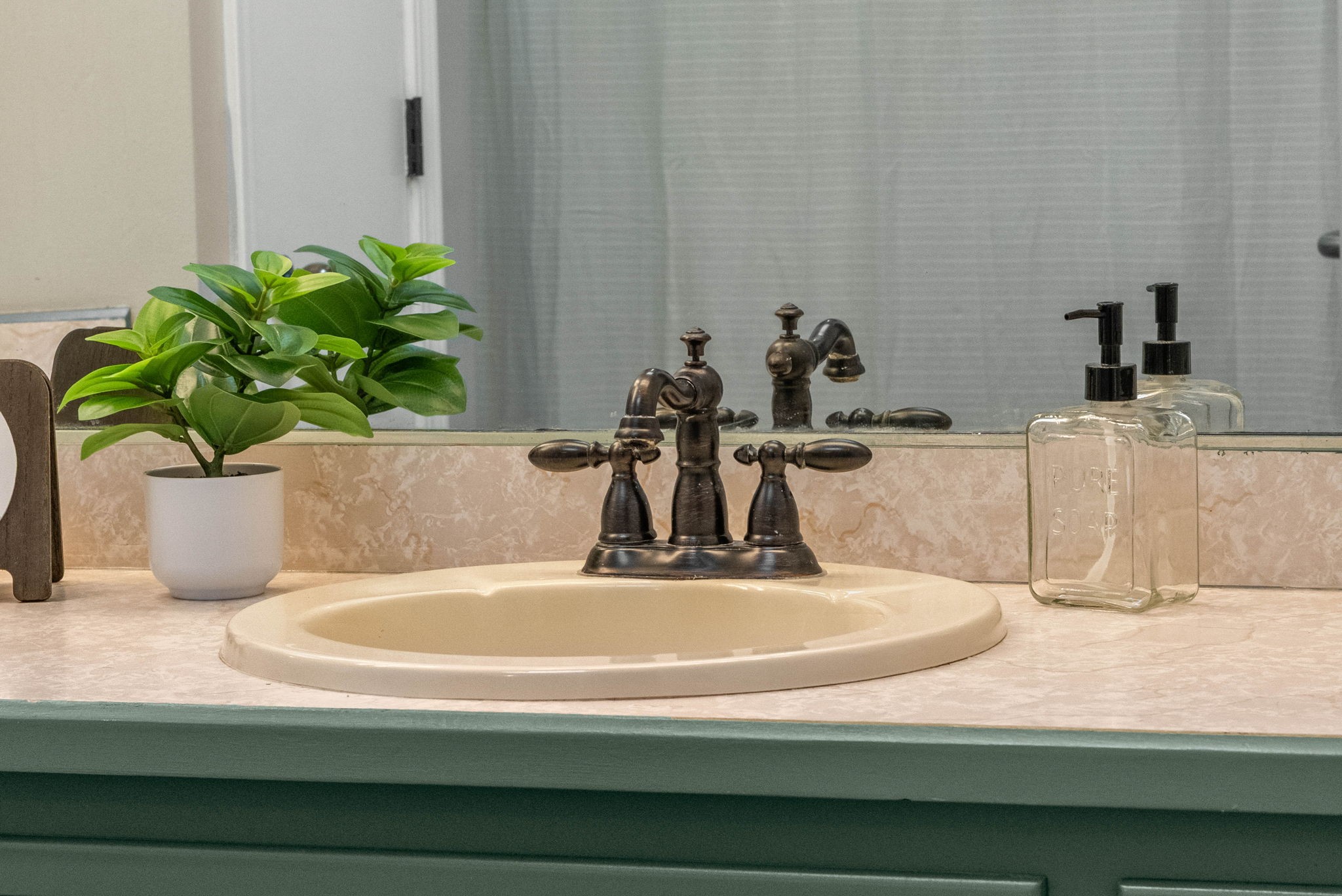 Clarksville, Tennessee 37042, United States, 3 Bedrooms Bedrooms, ,3 BathroomsBathrooms,Residential,Active,236312