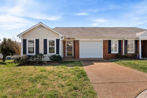 Photo of 717 Mount Carmel Pl, Nashville, TN 37205 (MLS # 3165252)