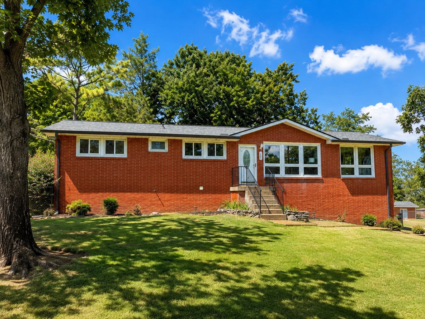 5-bed listing at 166 Bonnafield Dr, Hermitage