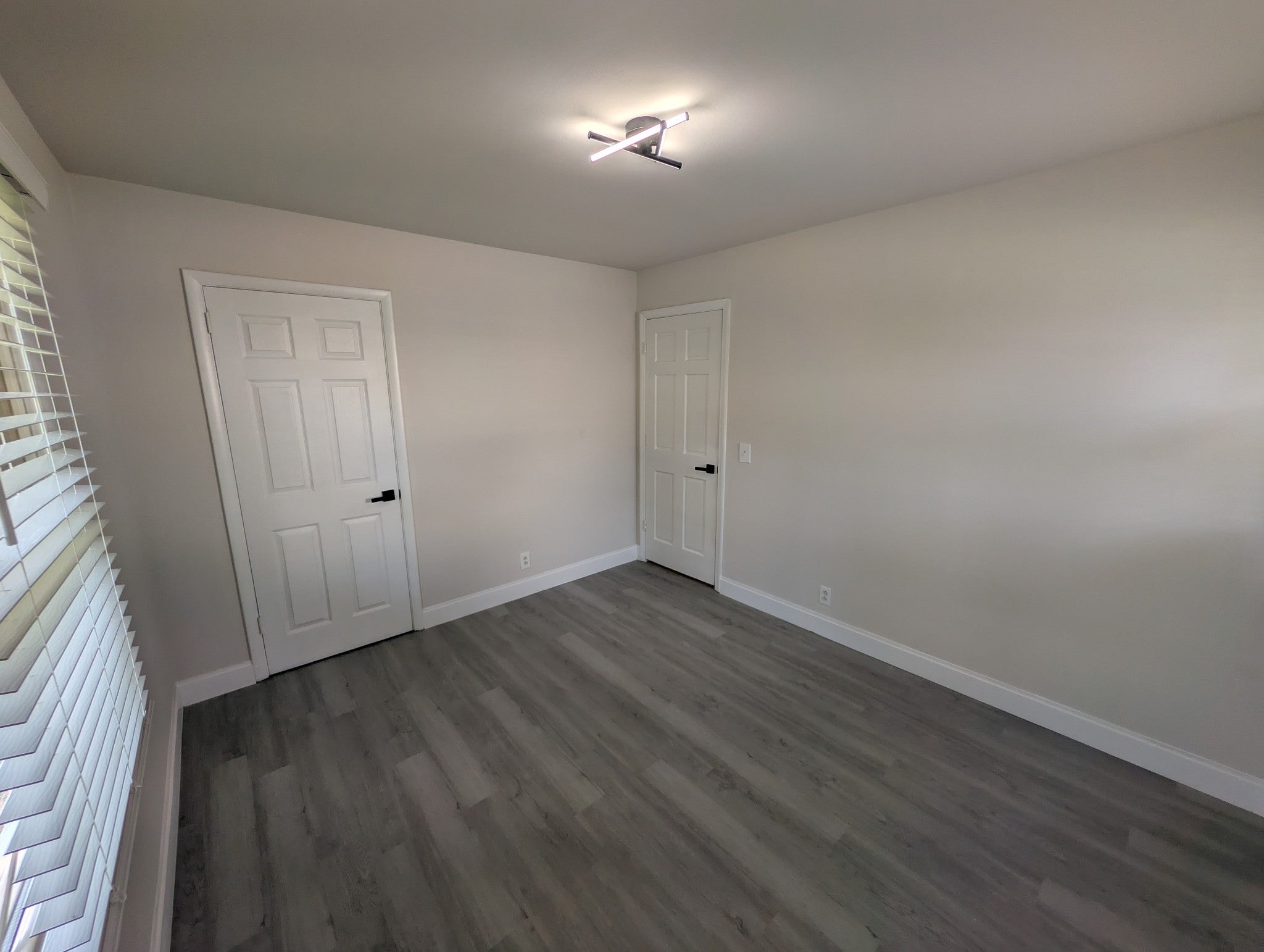 5032 Bonnameade Dr