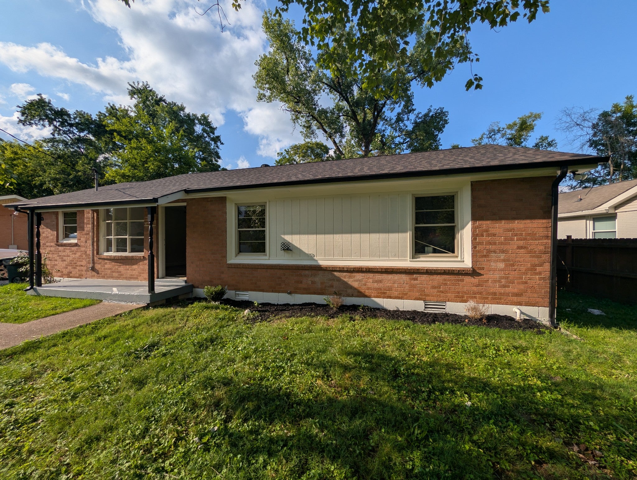 5032 Bonnameade Dr