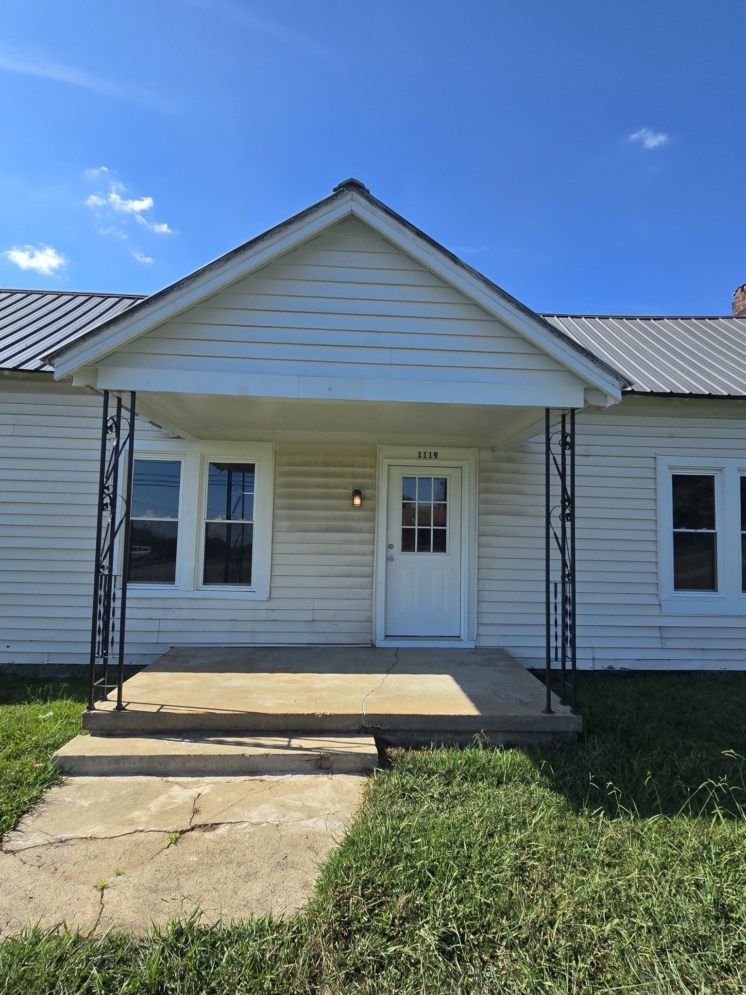 1119 N Main St