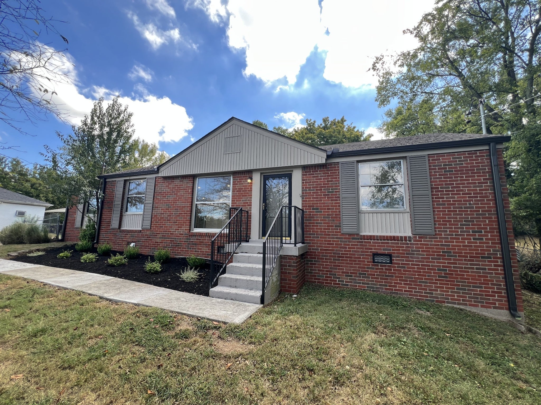 3-bed home for sale in Nashville, TN 37211, 4840 Lynn Dr 4840 Lynn Dr, Nashville TN 37211 3-bed home, photo 1 of 3