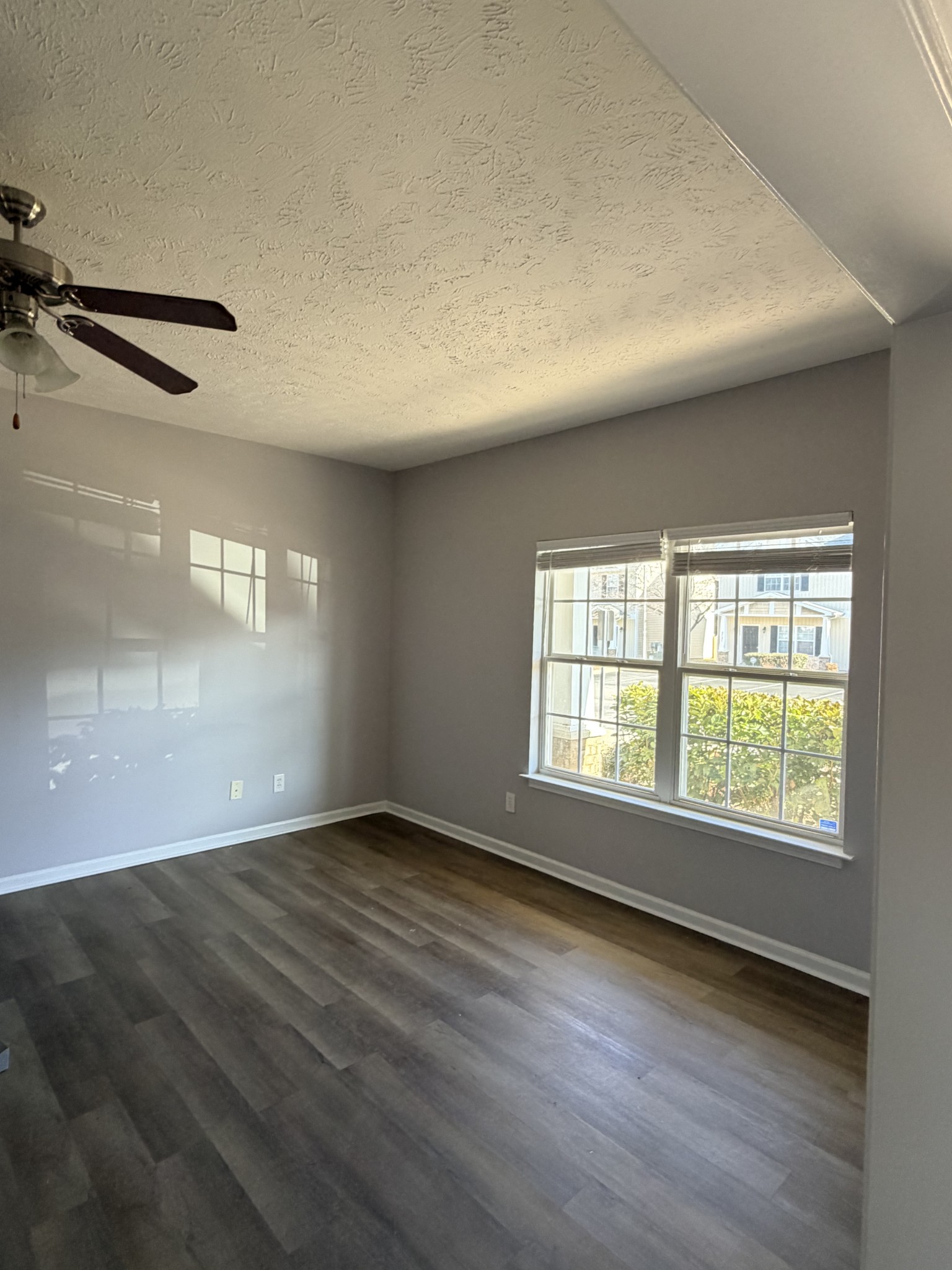 2524 New Holland Cir