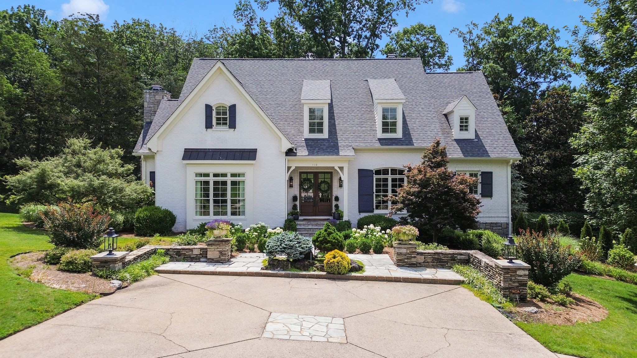 110 Balleroy Dr