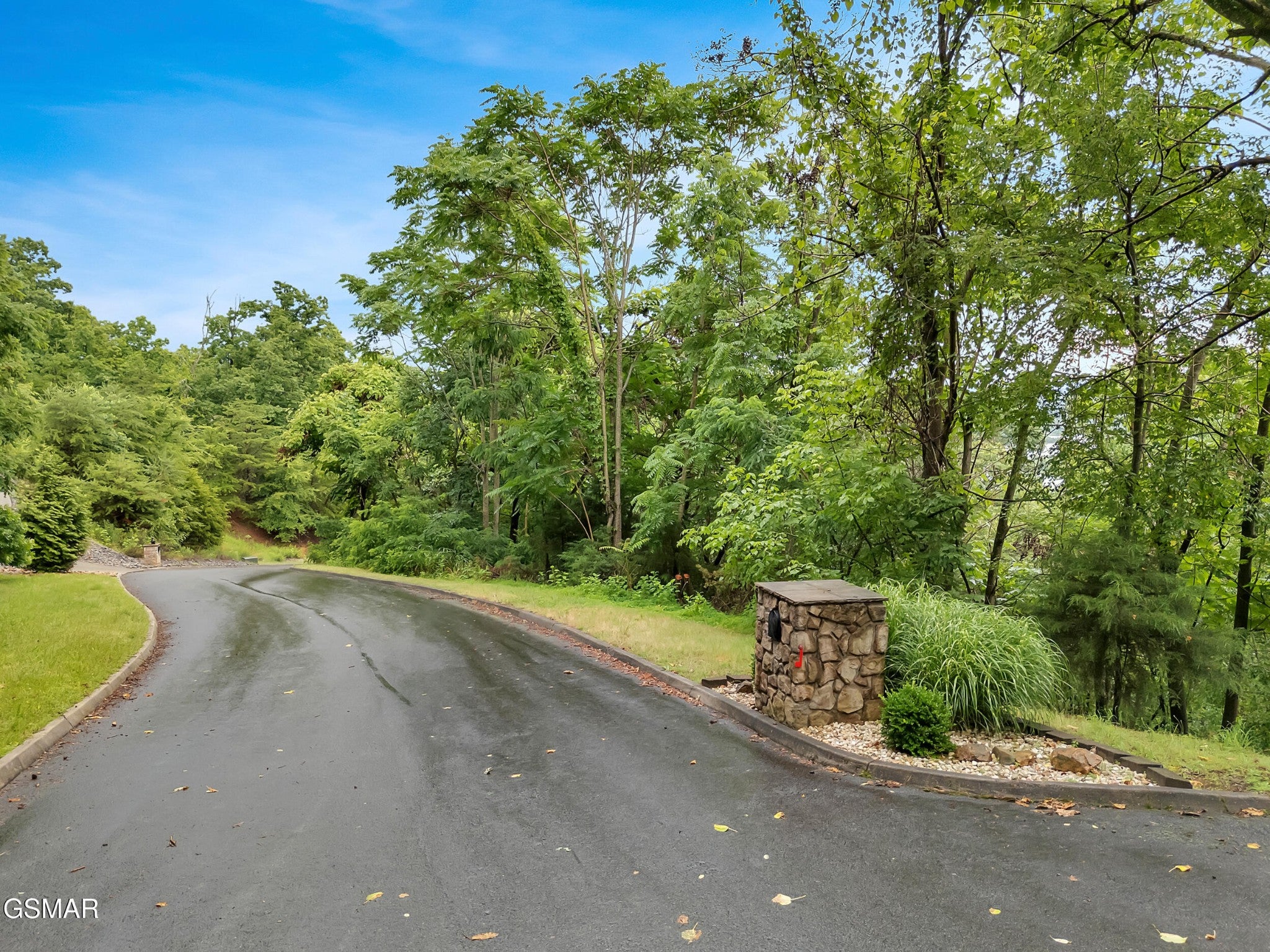 9097 Paradise View Drive