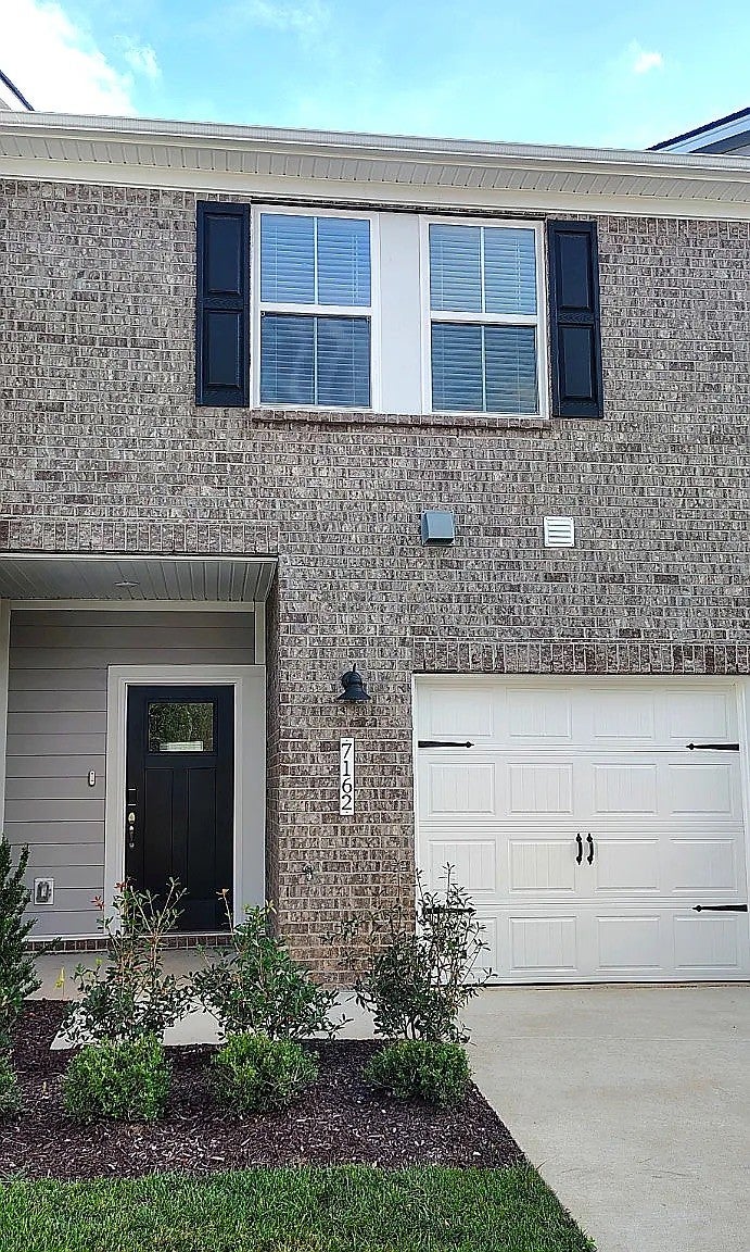 3.0-bed rental at 7162 Cedarcrest Ln
