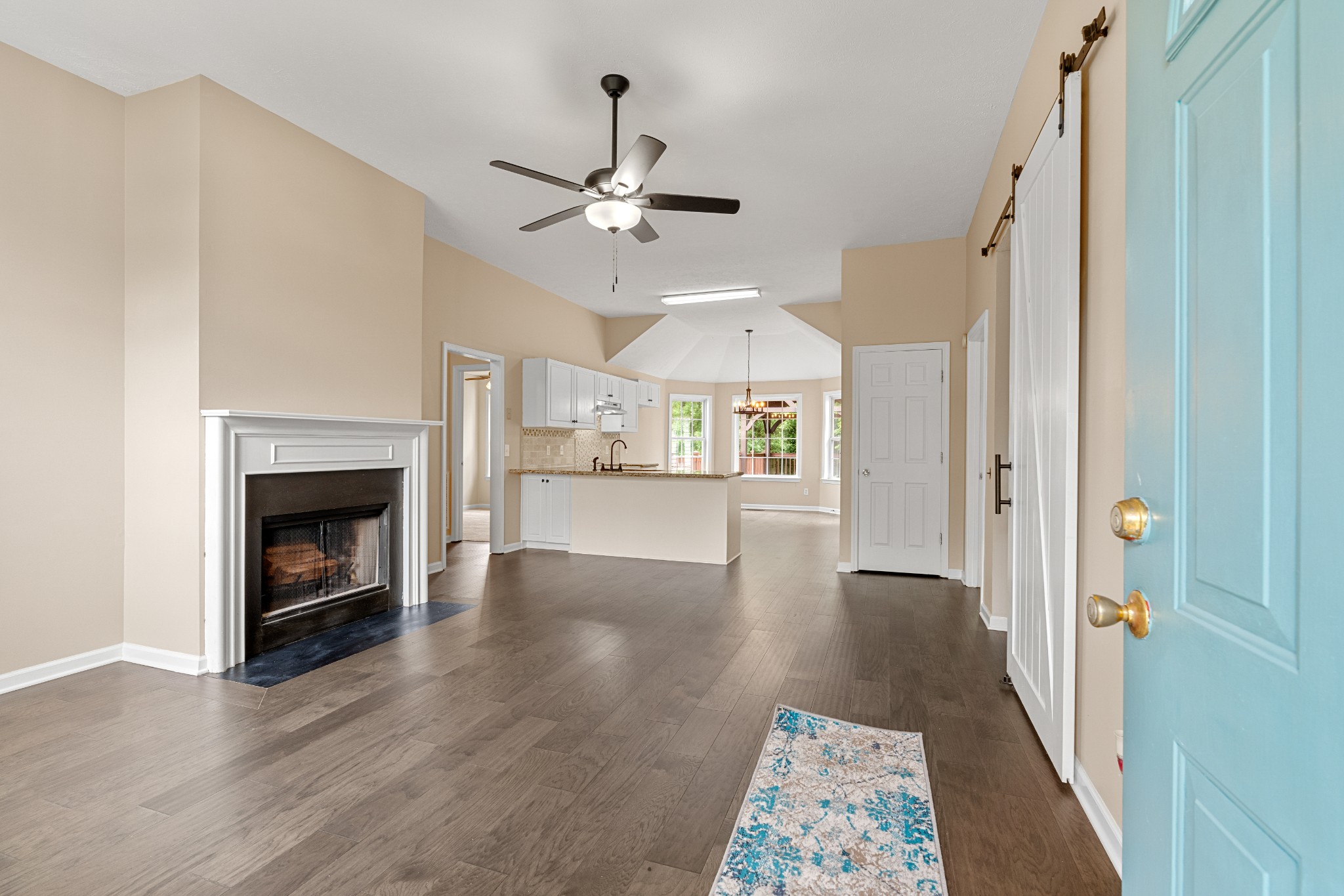 2107 Debbie Ln