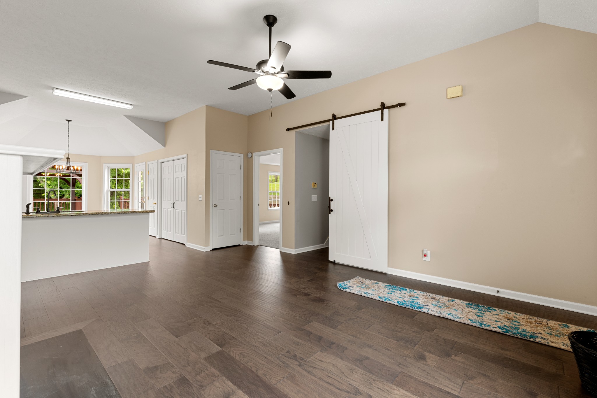2107 Debbie Ln